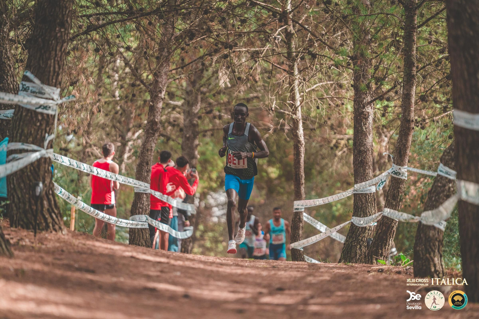 Búscate en las fotos del Cross de Itálica 2025 | 12