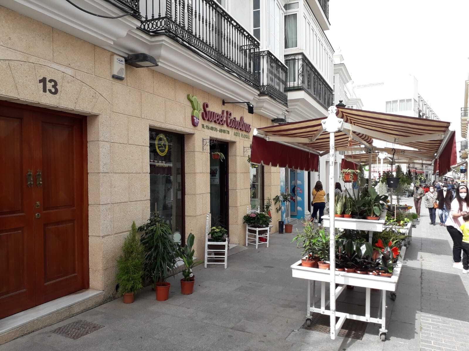 Vista del negocio en la calle Corredera Baja de Chiclana.