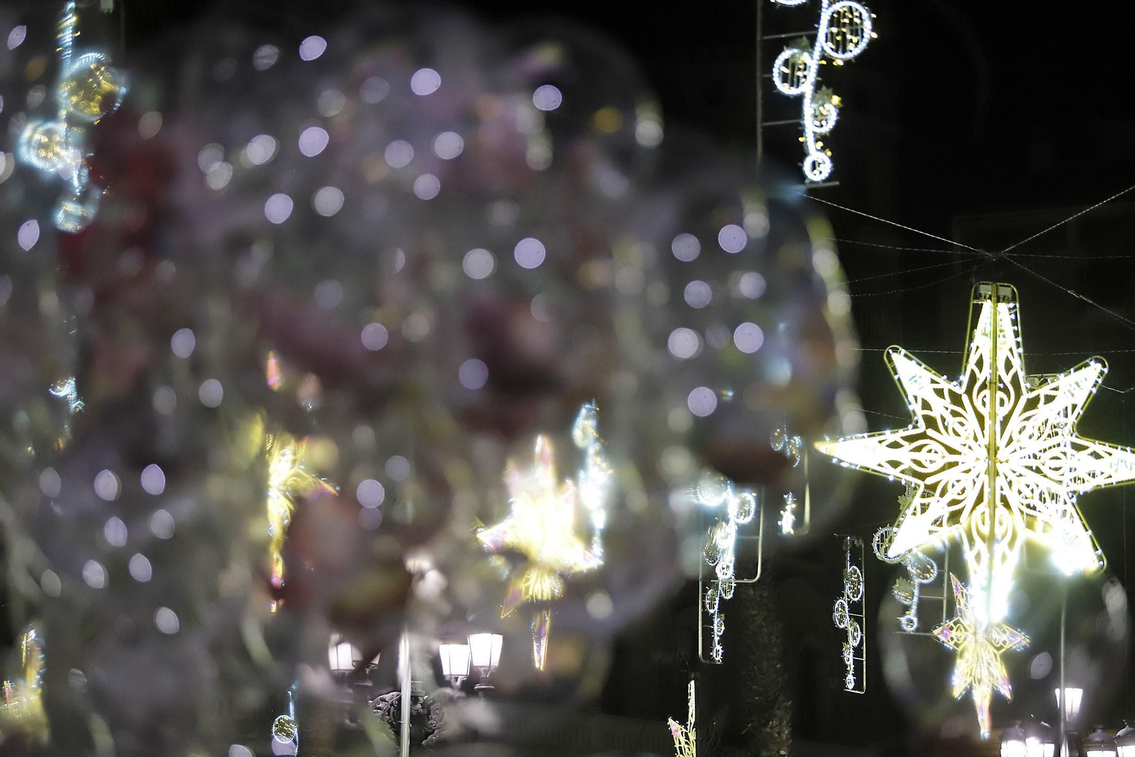 Imágenes del alumbrado navideño en las calles de Huelva