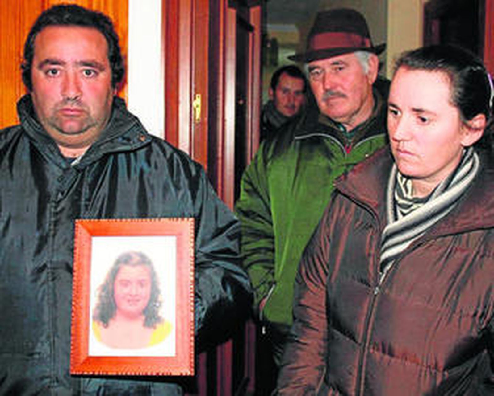 Los padres y el abuelo de Esther Jiménez, la menor de 13 años asesinada.