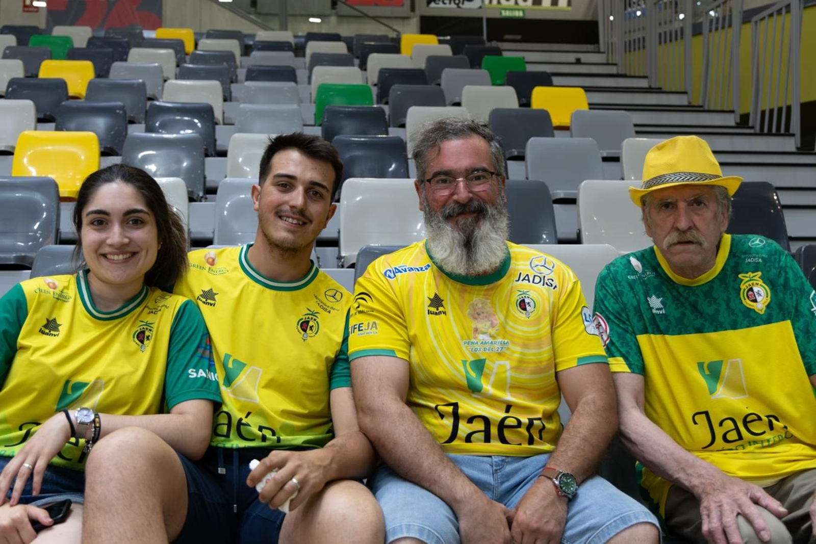 La Marea Amarilla: el alma del Olivo Arena, en imágenes