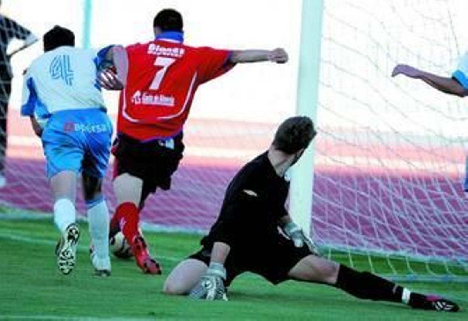 El partido de ida se jugará en el Estadio Mundial 82 de Catarroja, mientras que la vuelta será en el Antonio Peroles.