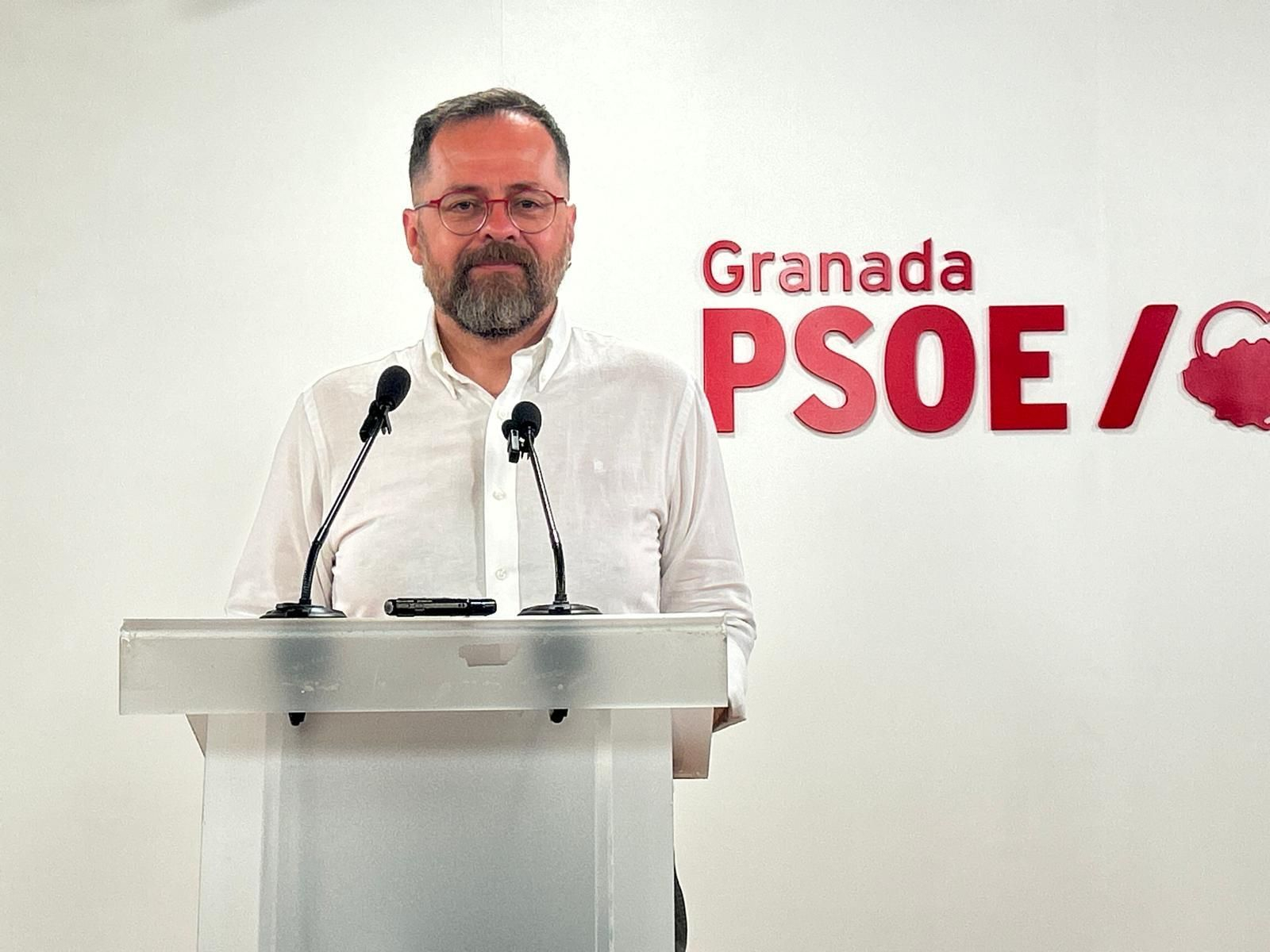 El secretario de Cultura del PSOE de Granada, Juanjo Ibáñez