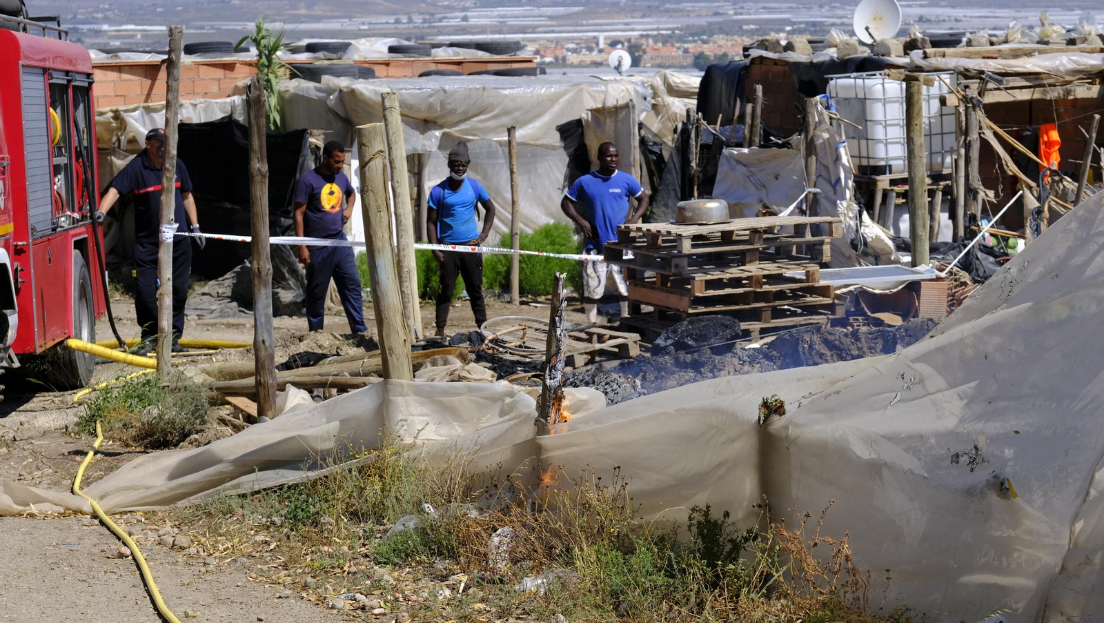 Fotogalería incendio asentamiento de chabolas en Atochares-Níjar (Almería)