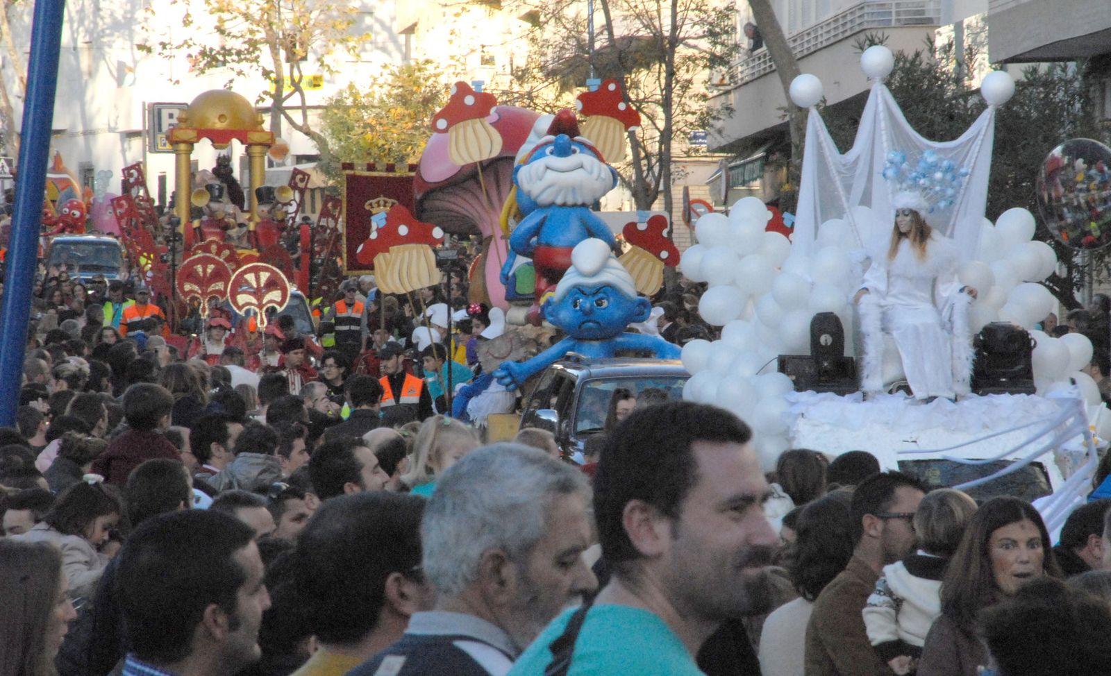 Cabalgata de la Ilusión en San Fernando del año 2014, por la calle Arenal