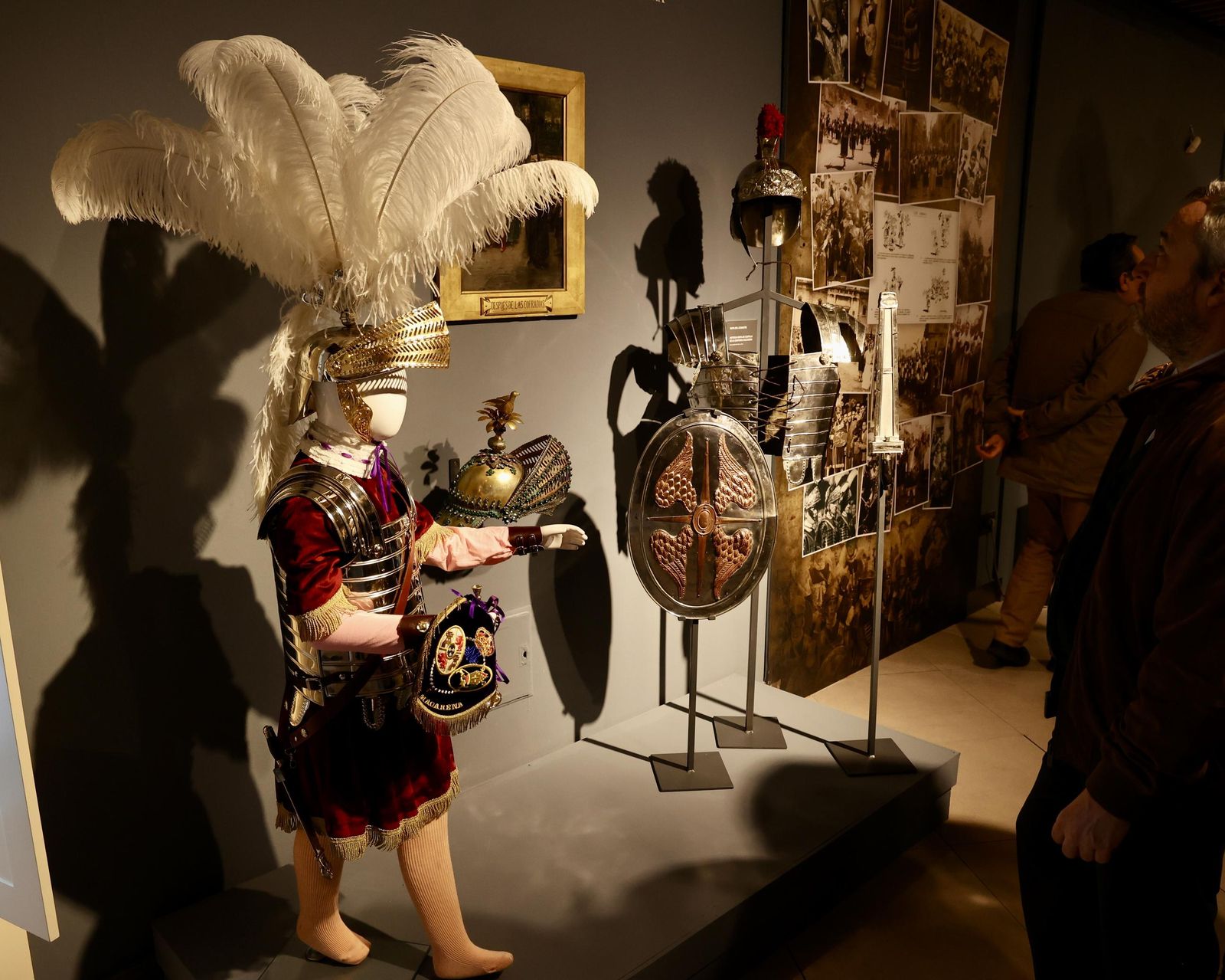 Exposición Ofrenda. Rosa. Corona. Beso