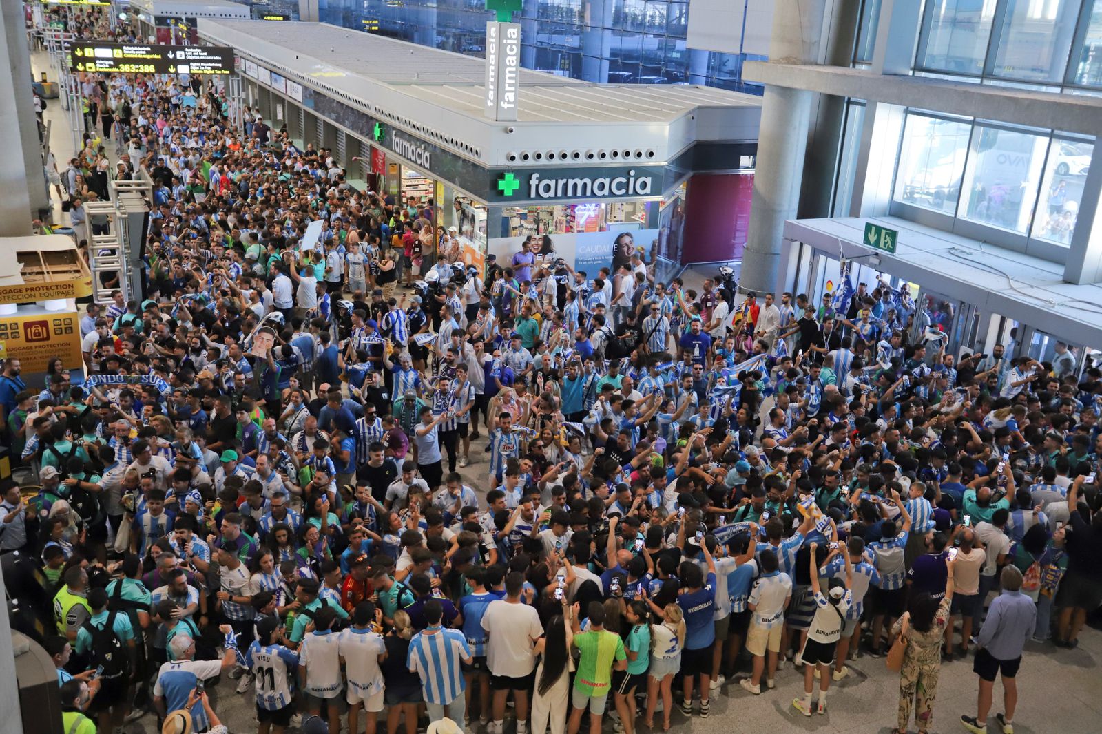 El espectacular preámbulo en el aeropuerto con la afición
