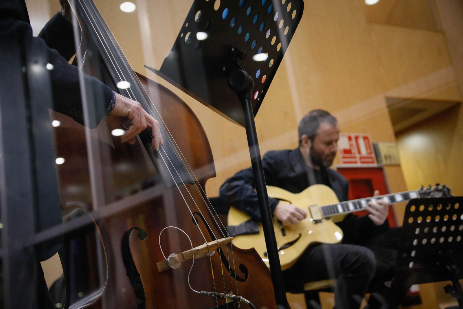 Imágenes del acto de reconocimiento a antiguos alumnos y amigos de honor en la UAL