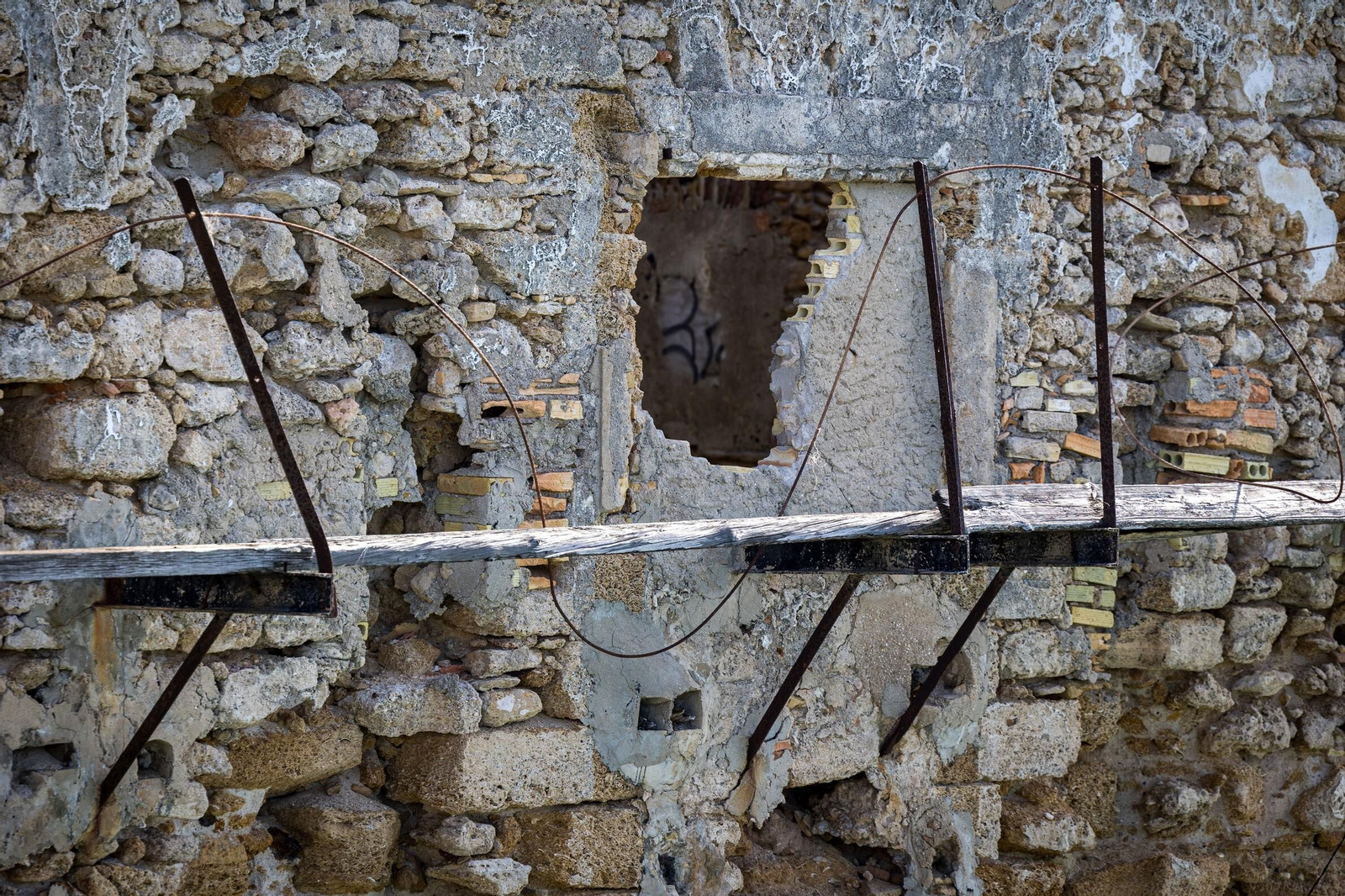 Imágenes del pésimo estado del molino de mareas de Cádiz