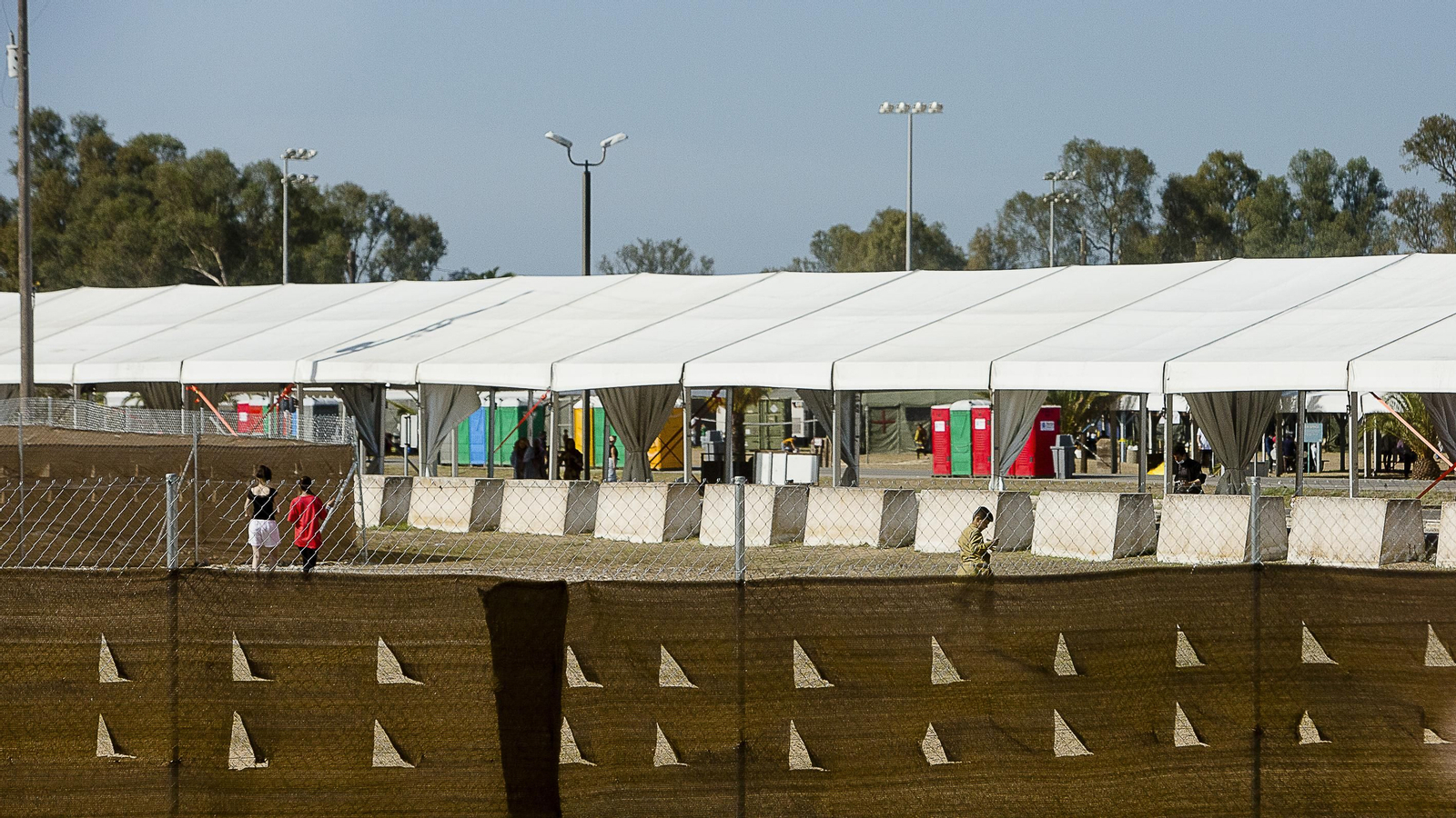 Imágenes de la llegada a Rota de refugiados afganos