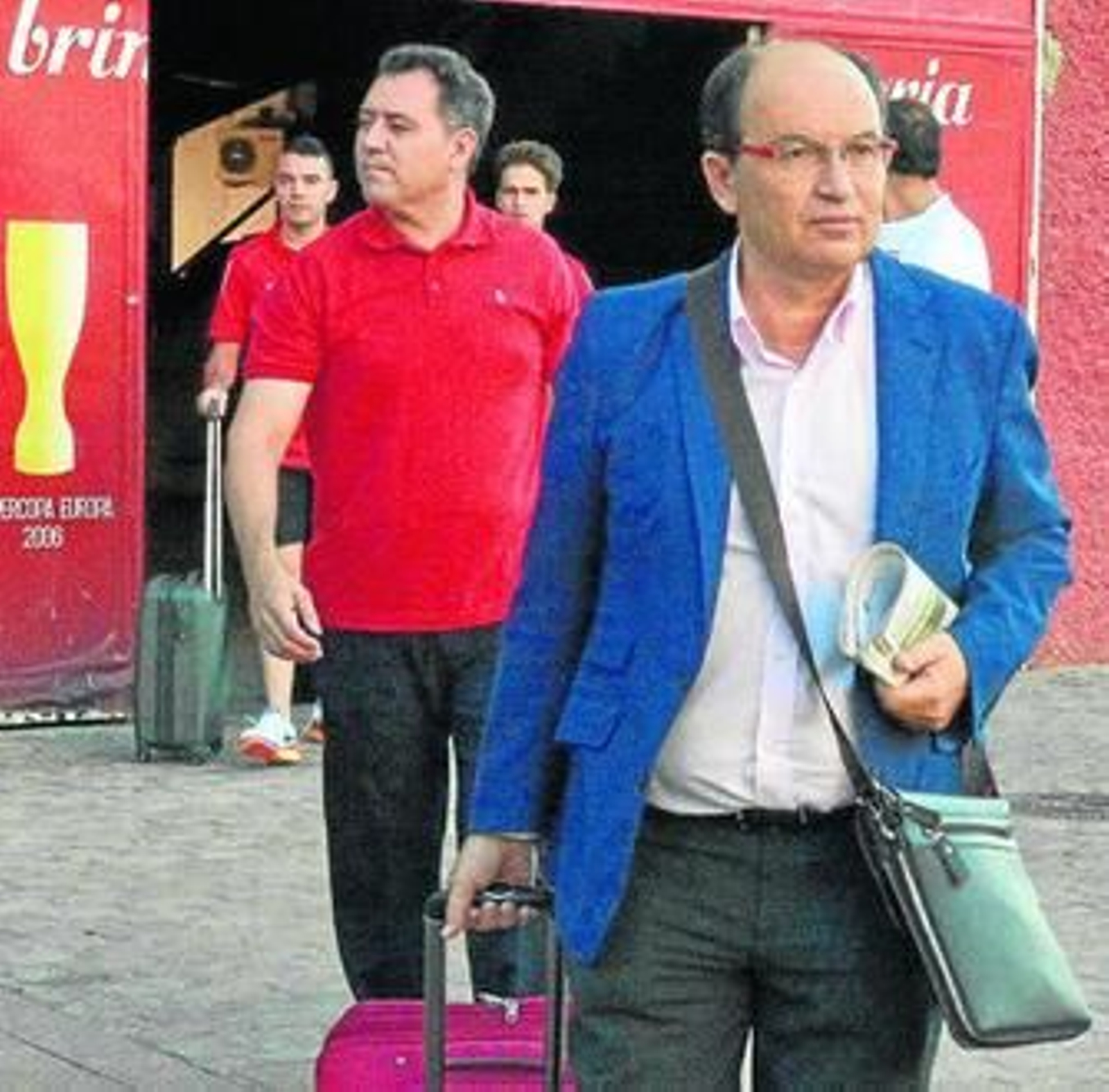 José Castro abandona el estadio de Nervión antes de iniciarse la gira.