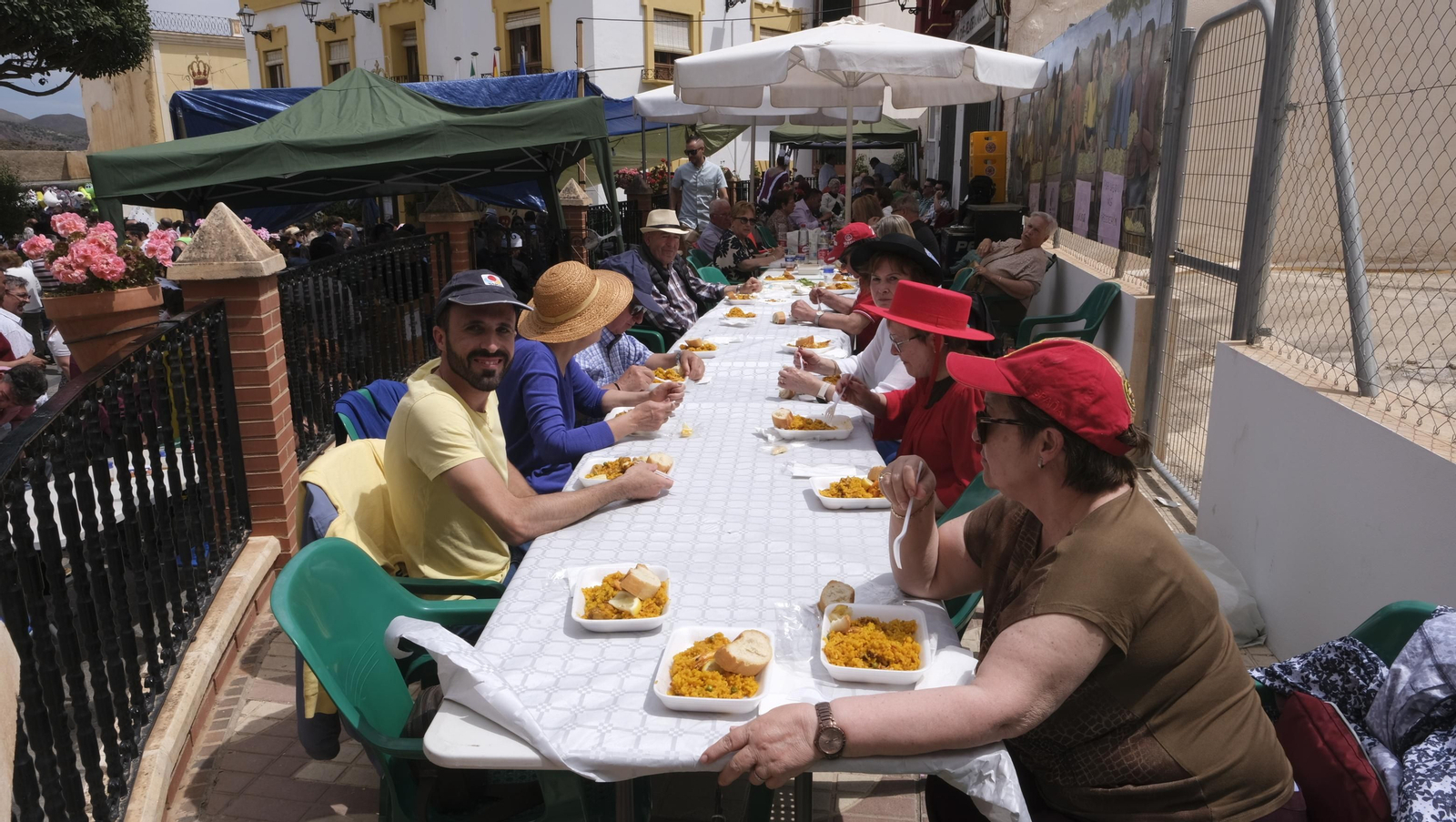 Imágenes de la paella popular en las Fiestas de Canjáyar