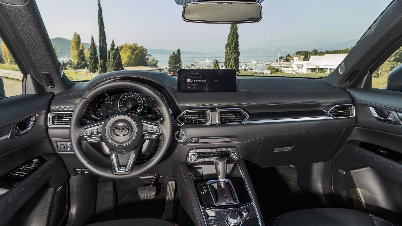 Las novedades son de menor entidad en el interior que en el aspecto exterior. Mazda presume de una calidad por encima de la media en todos sus coches.