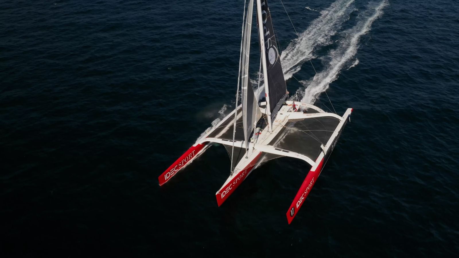 El maxitrimarán de IDEC SPORT.
