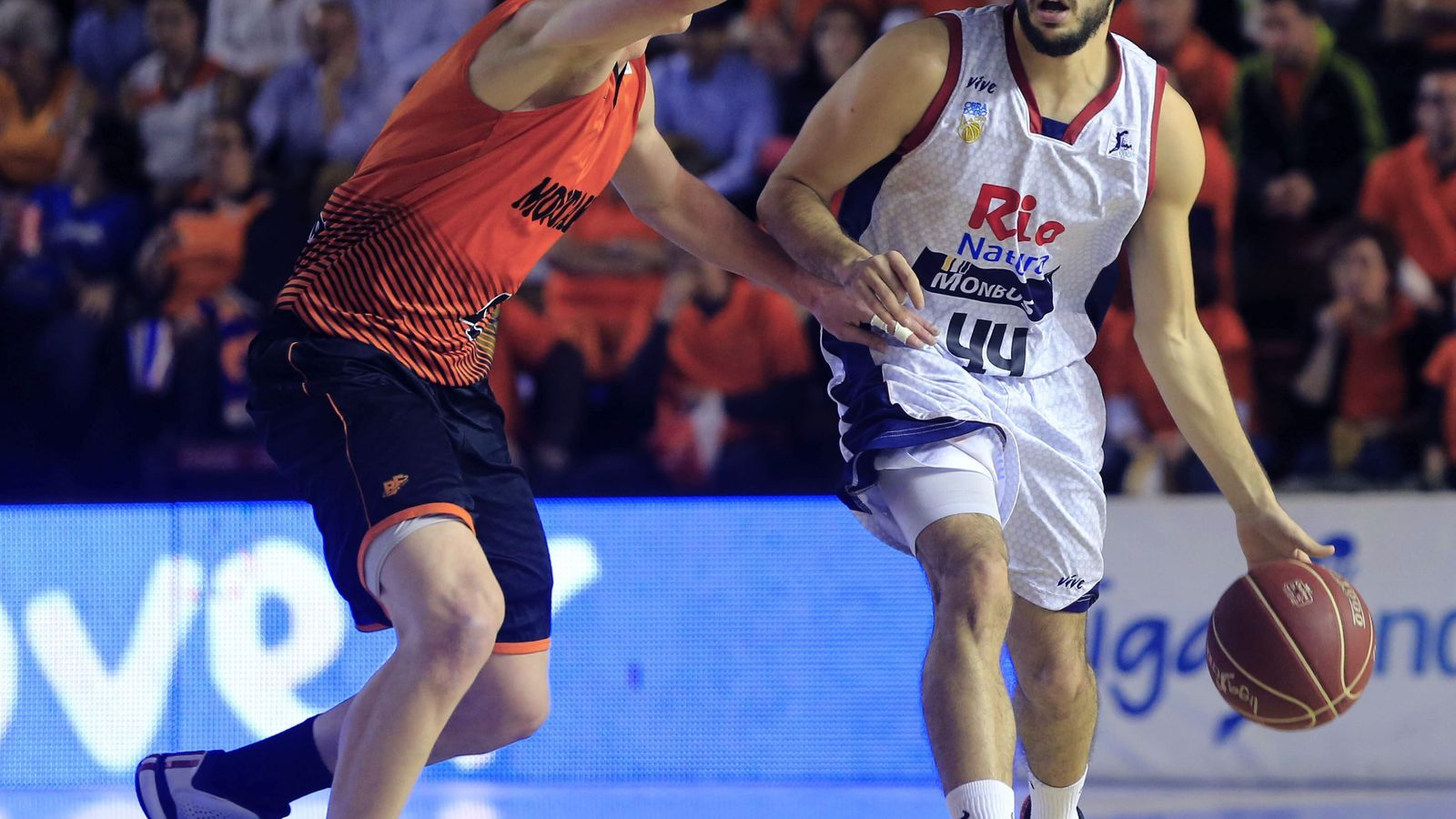 Pozas contra Díaz, en un Fuenlabrada-Obradoiro.