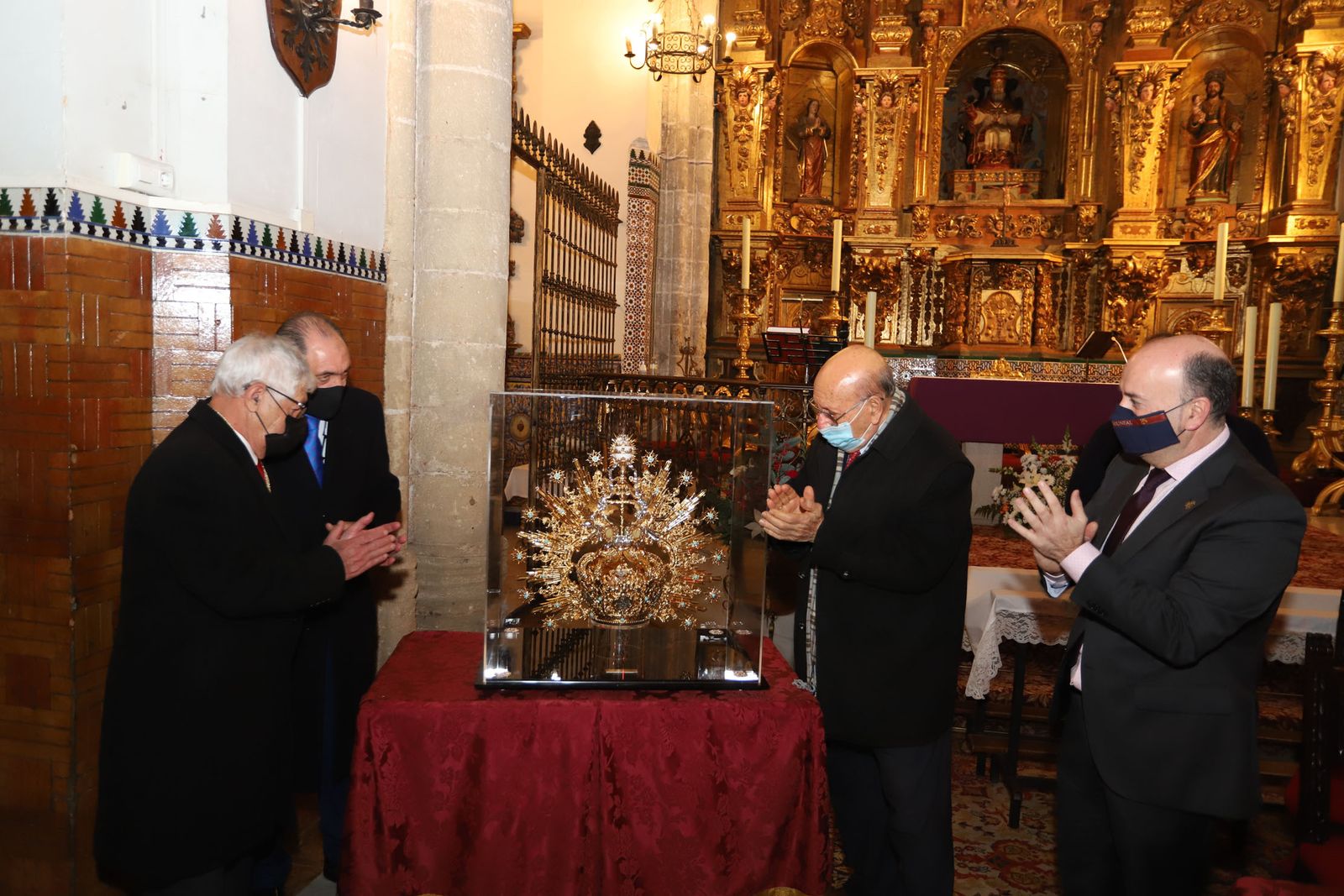 Bendecida la nueva corona de Nuestra Señora de los Ángeles
