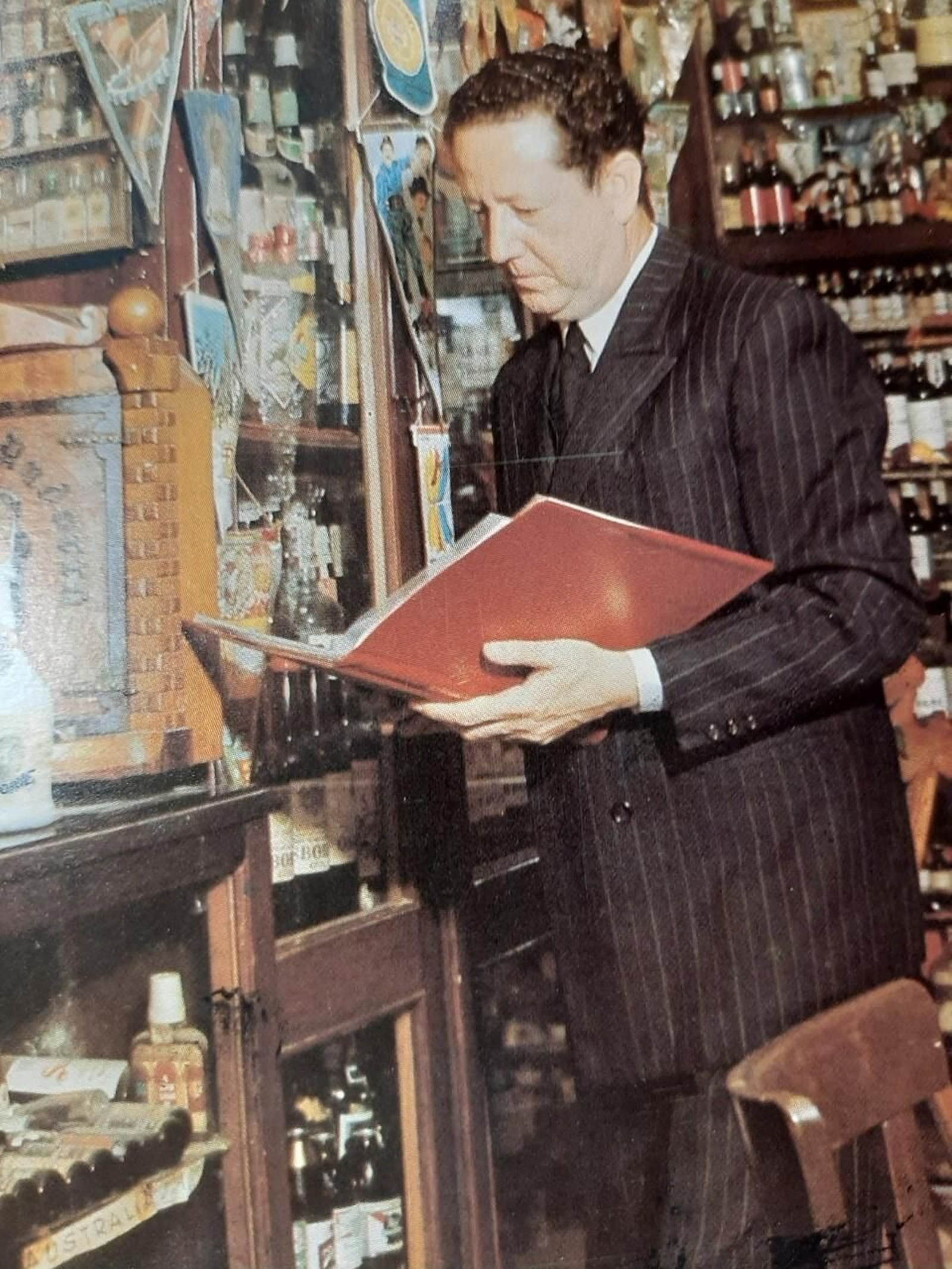 Ramón Bayo en su casa-museo de El Puerto de Santa María.