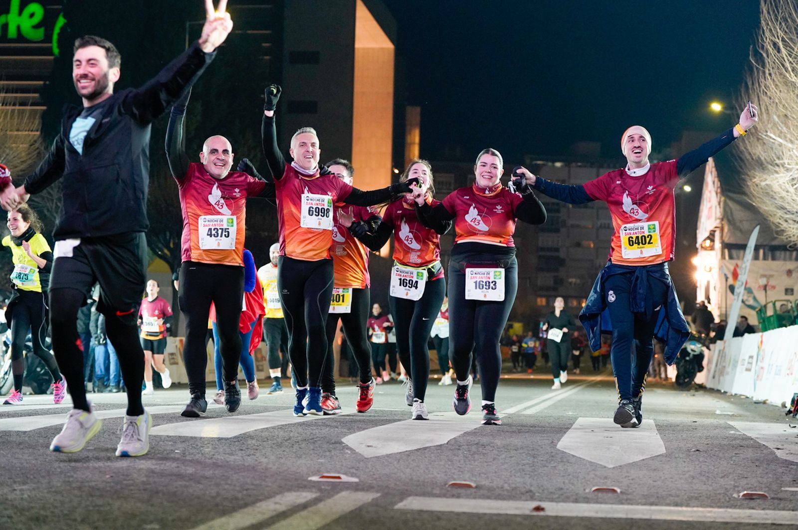 En imágenes: búscate en tu llegada a meta de la Carrera de San Antón 2026 (4)