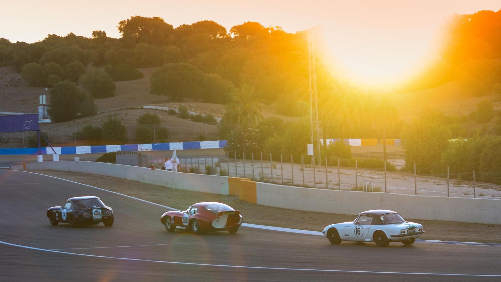 La carrera de los Fórmula 1 anteriores a 1966 fue la primera del domingo.