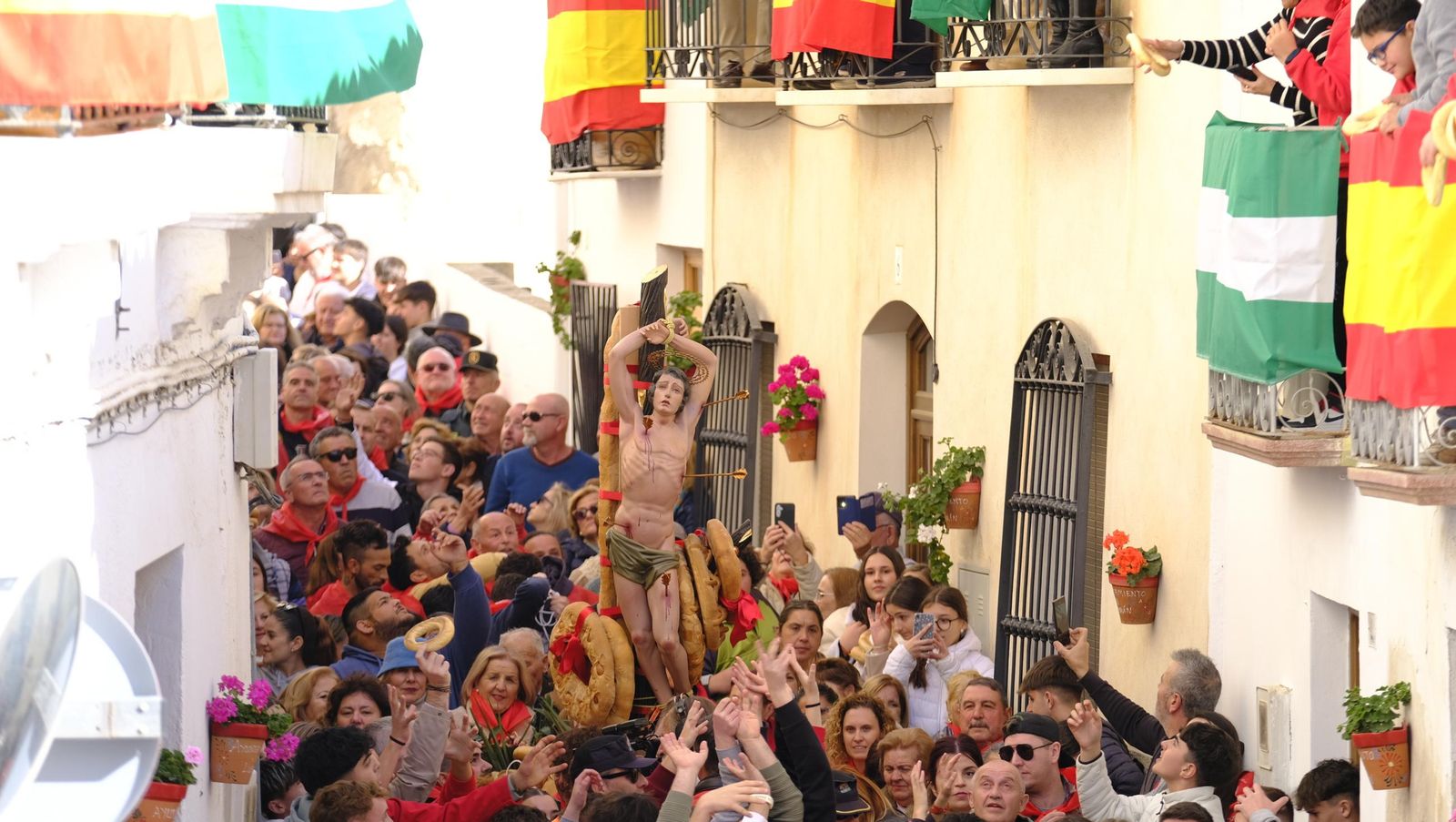 Procesión de San Sebastián y tirada de roscos en Lubrín, en imágenes