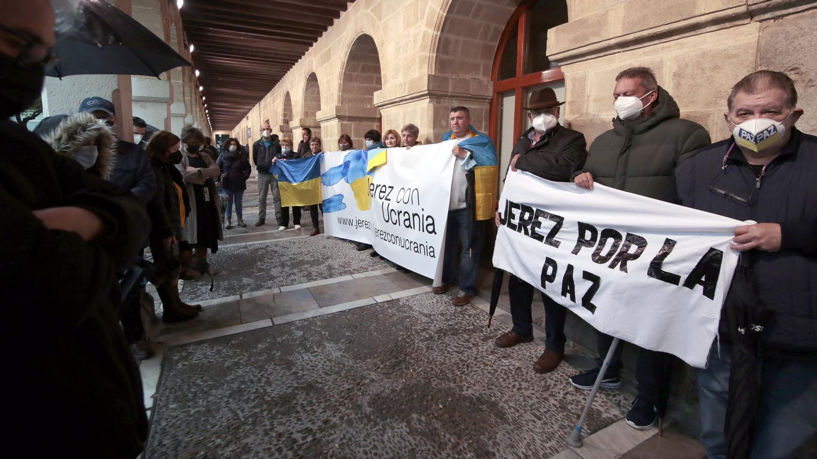 Concentración por  Ucrania en plaza del Arenal.