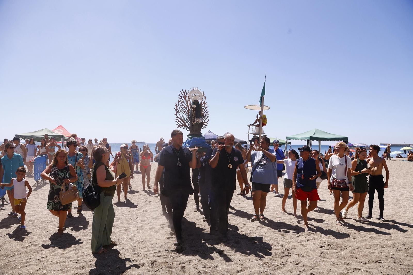 La procesión en Málaga de la Virgen del Carmen de los submarinistas, en imágenes