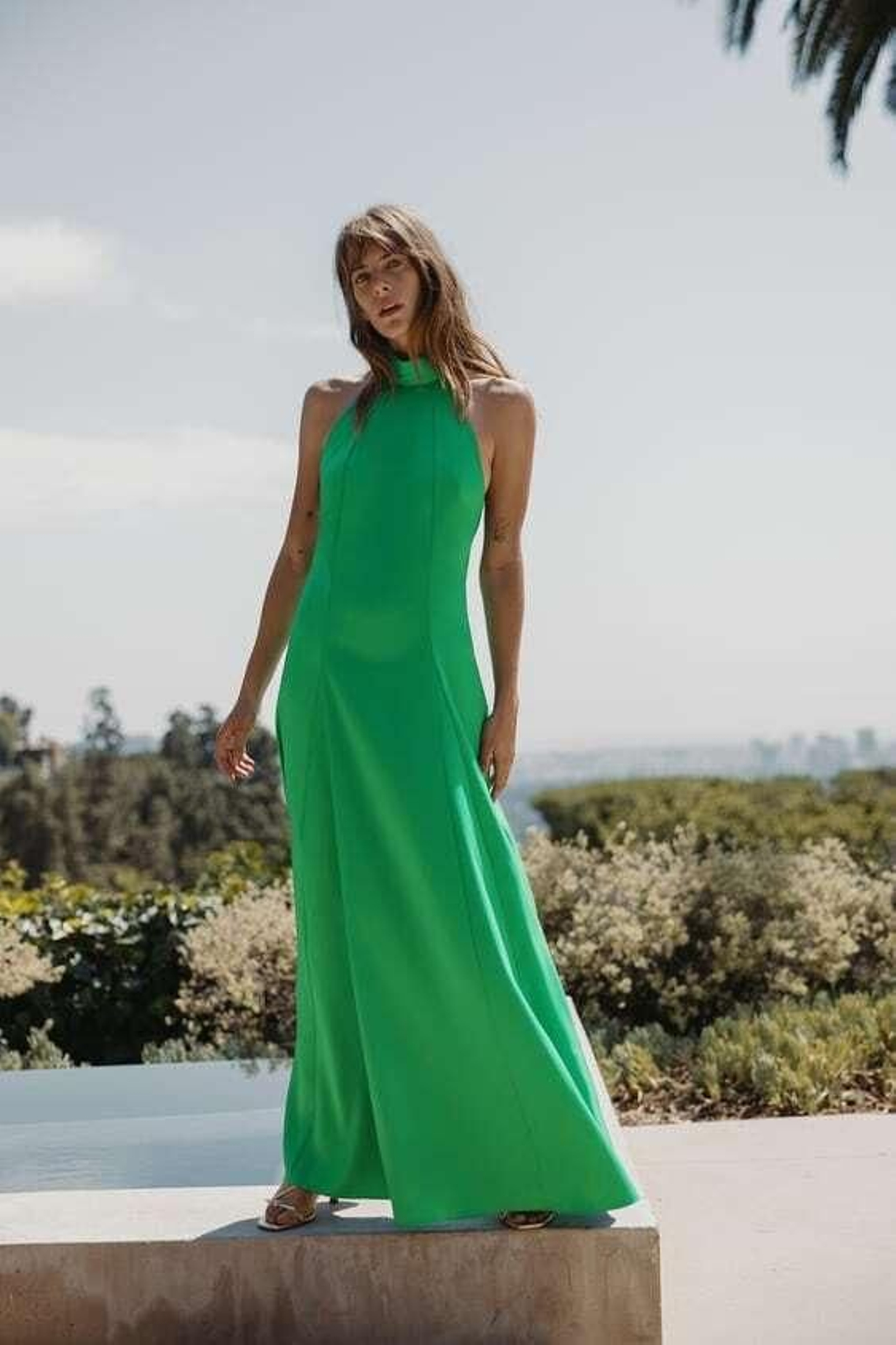 Vestido largo y verde Zara.