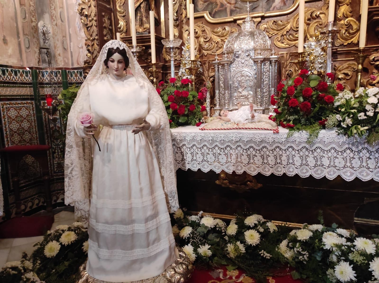 La Virgen del Rosario en la capilla del Sagrario de la parroquia
