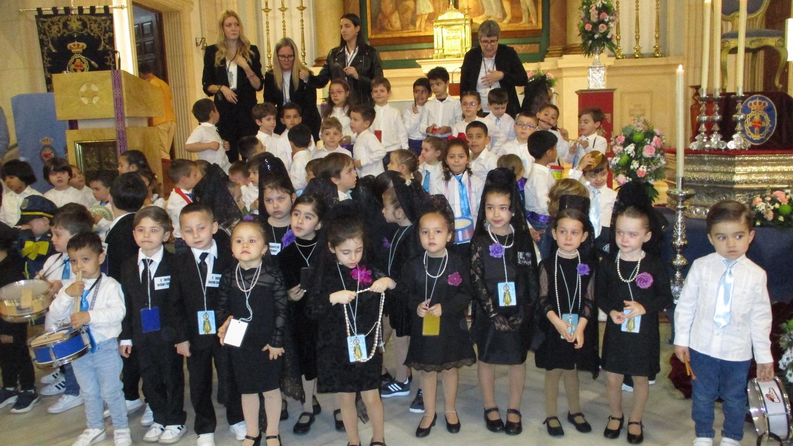 Imágenes de las procesiones infantiles del CEIP San Fernando, La Milagrosa y la SAFA en este Viernes de Dolores
