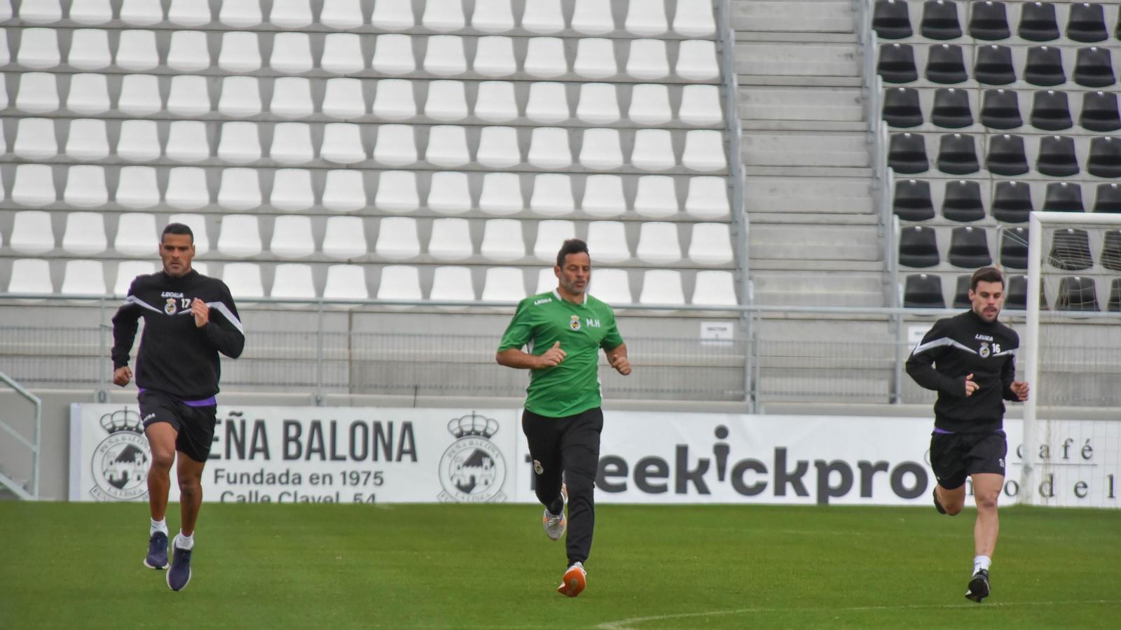 Las fotos del primer entrenamiento de Moi Parra con la Balona