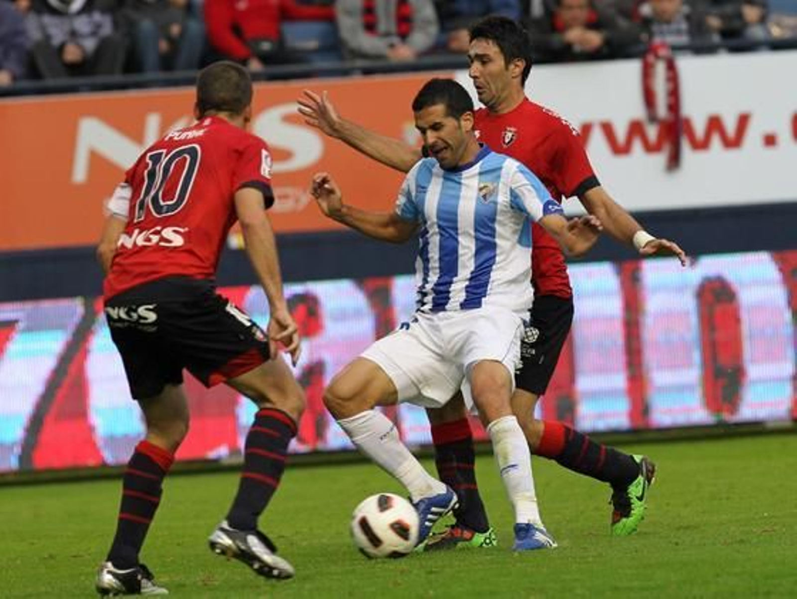 El Málaga pierde 2-0 en su visita al Reyno de Navarra. / Punto Press