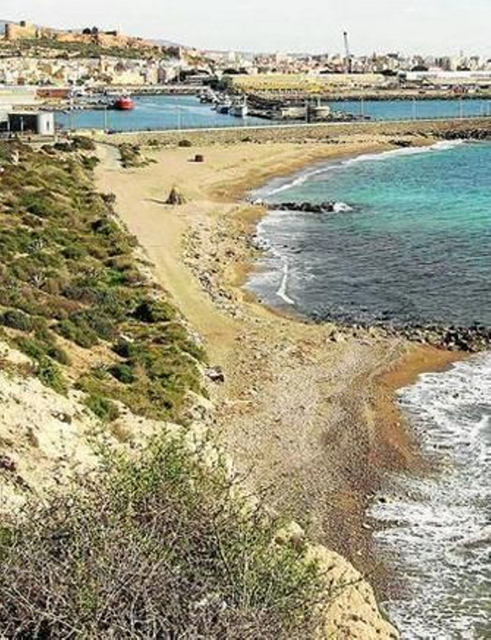 Playa de las Olas, junto al Puerto y al barrio de Pescadería.