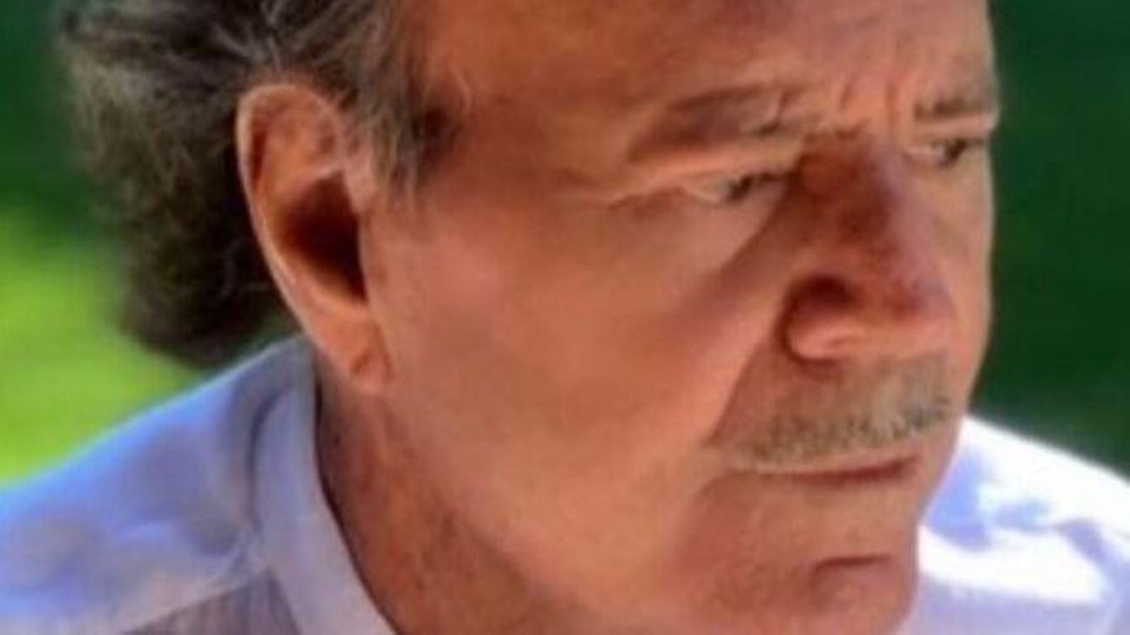 Julio Iglesias con la foto compartida en redes: se ha dejado bigote