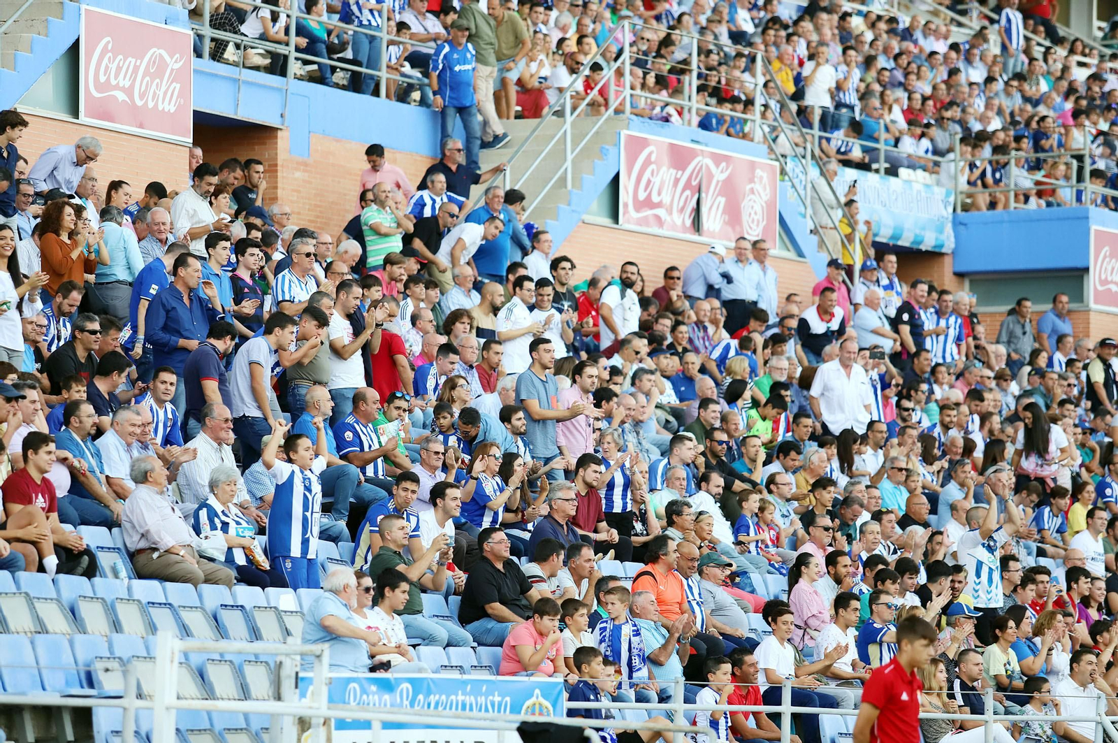 Imágenes del ambiente en el Estadio Nuevo Colombino