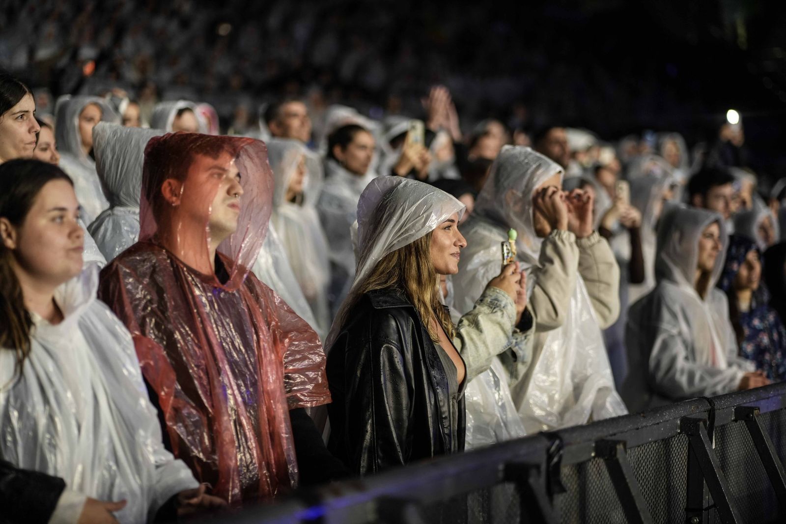 Las fotos del concierto de Malú bajo la lluvia en Córdoba