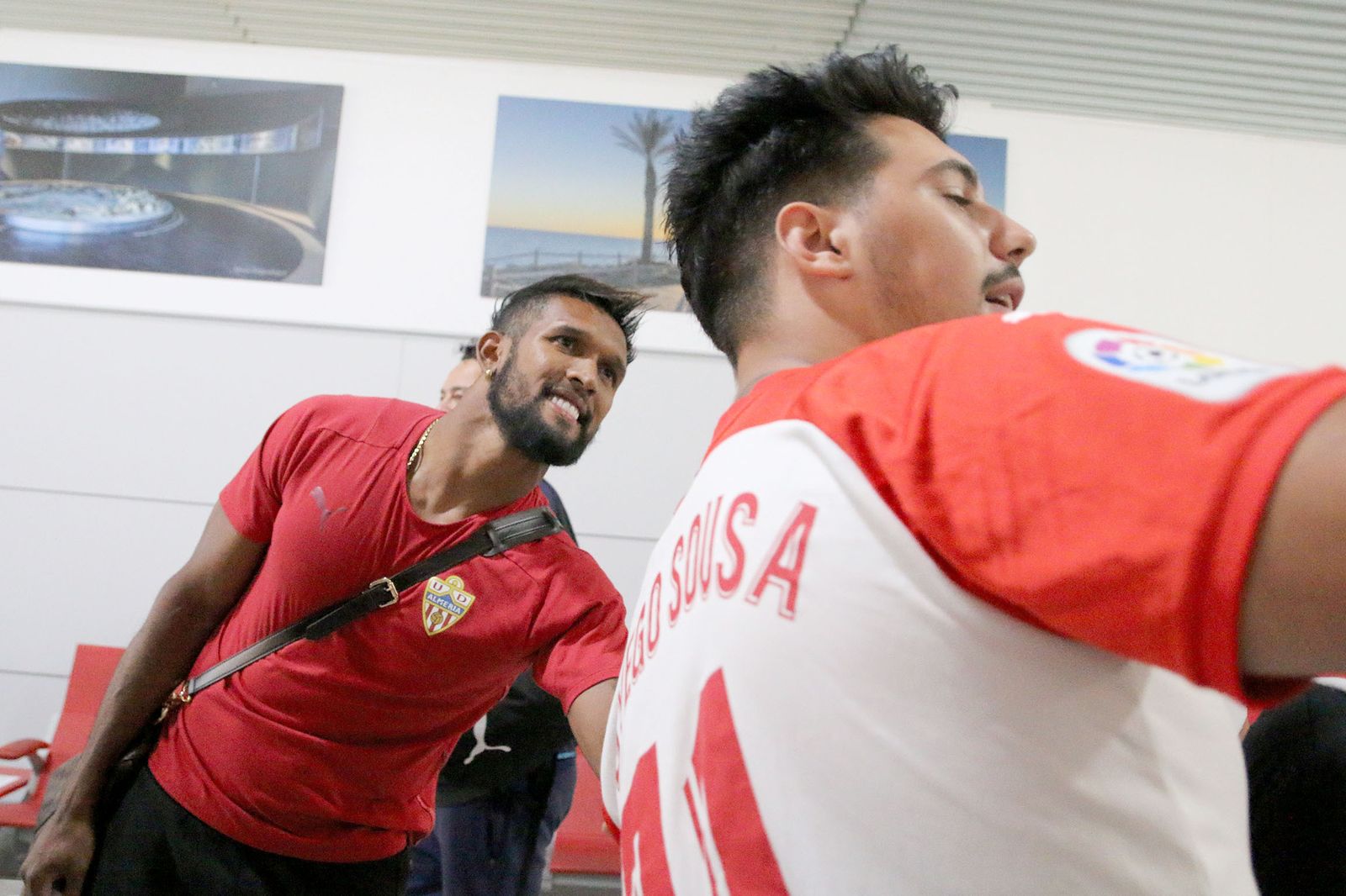 Fotogalería de la llegada de la UDA al aeropuerto de Almería