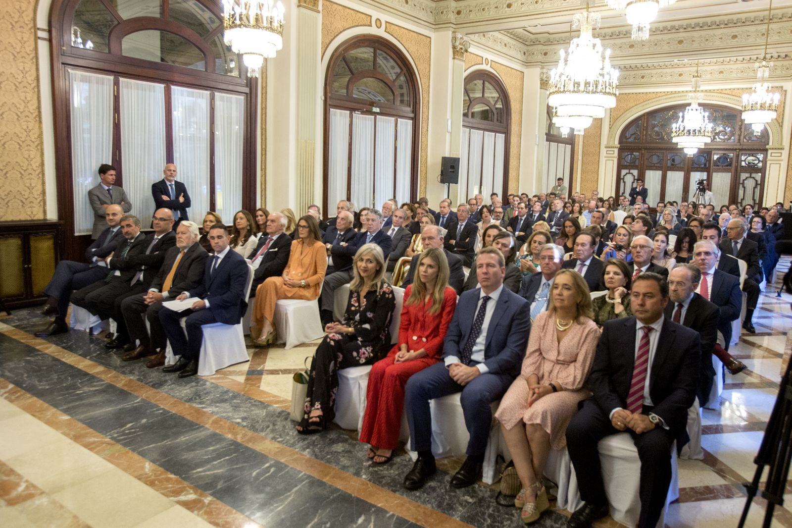 Las imágenes de la entrega de la Beca Manuel Olivencia