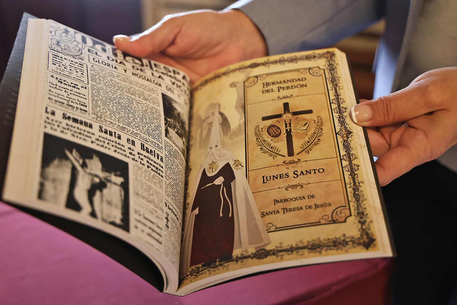 Imágenes de la presentación de la Guía de la Semana Santa de Huelva 2024