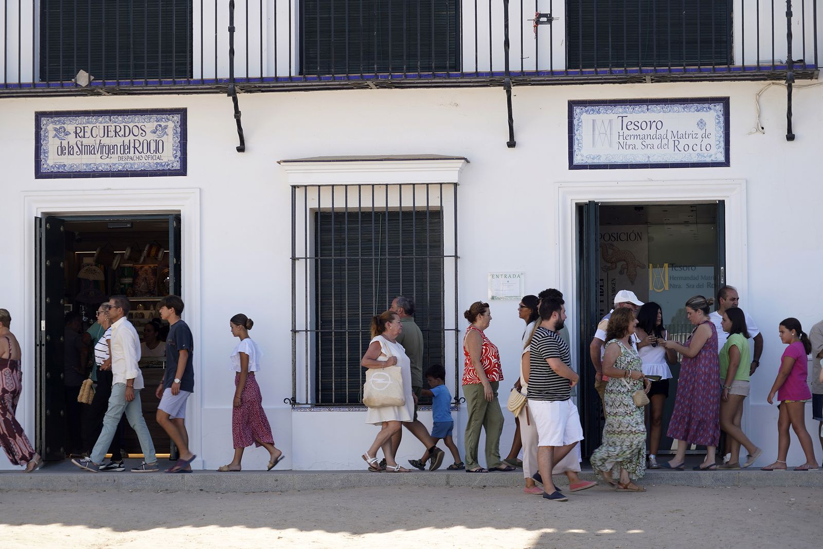 Imágenes del ambiente en la aldea durante el domingo de Rocío Chico
