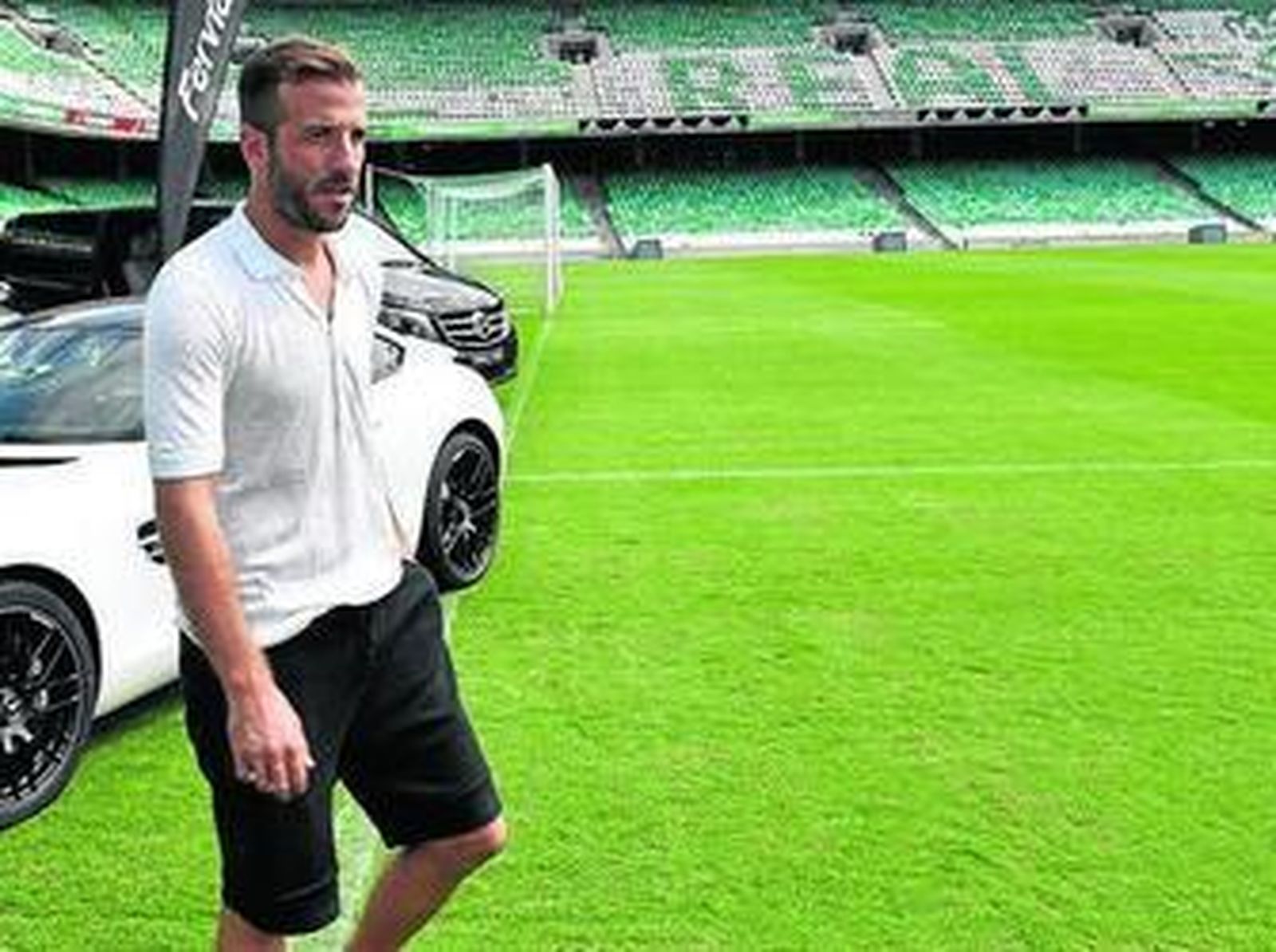 Van der Vaart, en un acto del club.