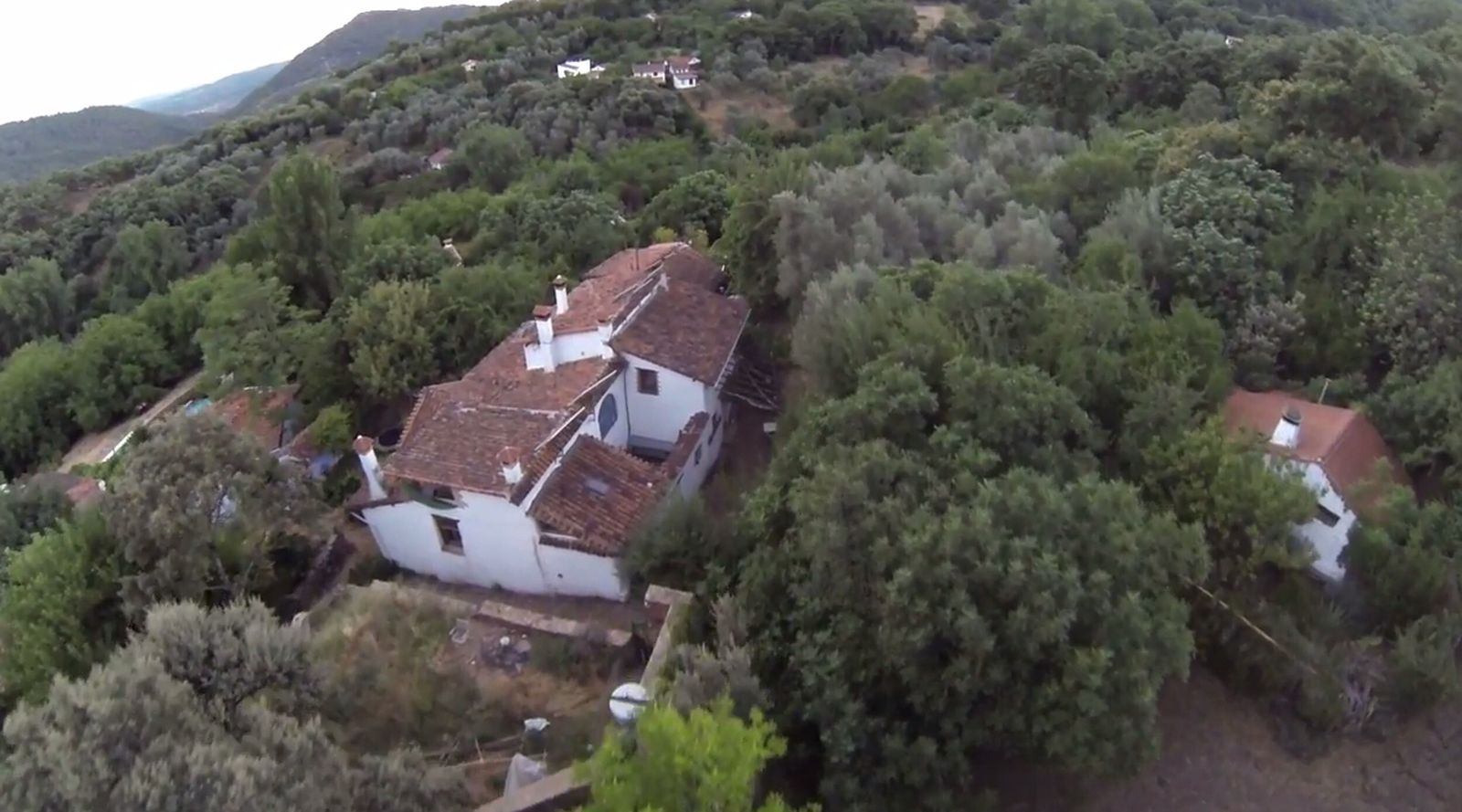 Edificaciones diseminadas en la aldea de El Calabacino, desde el aire.