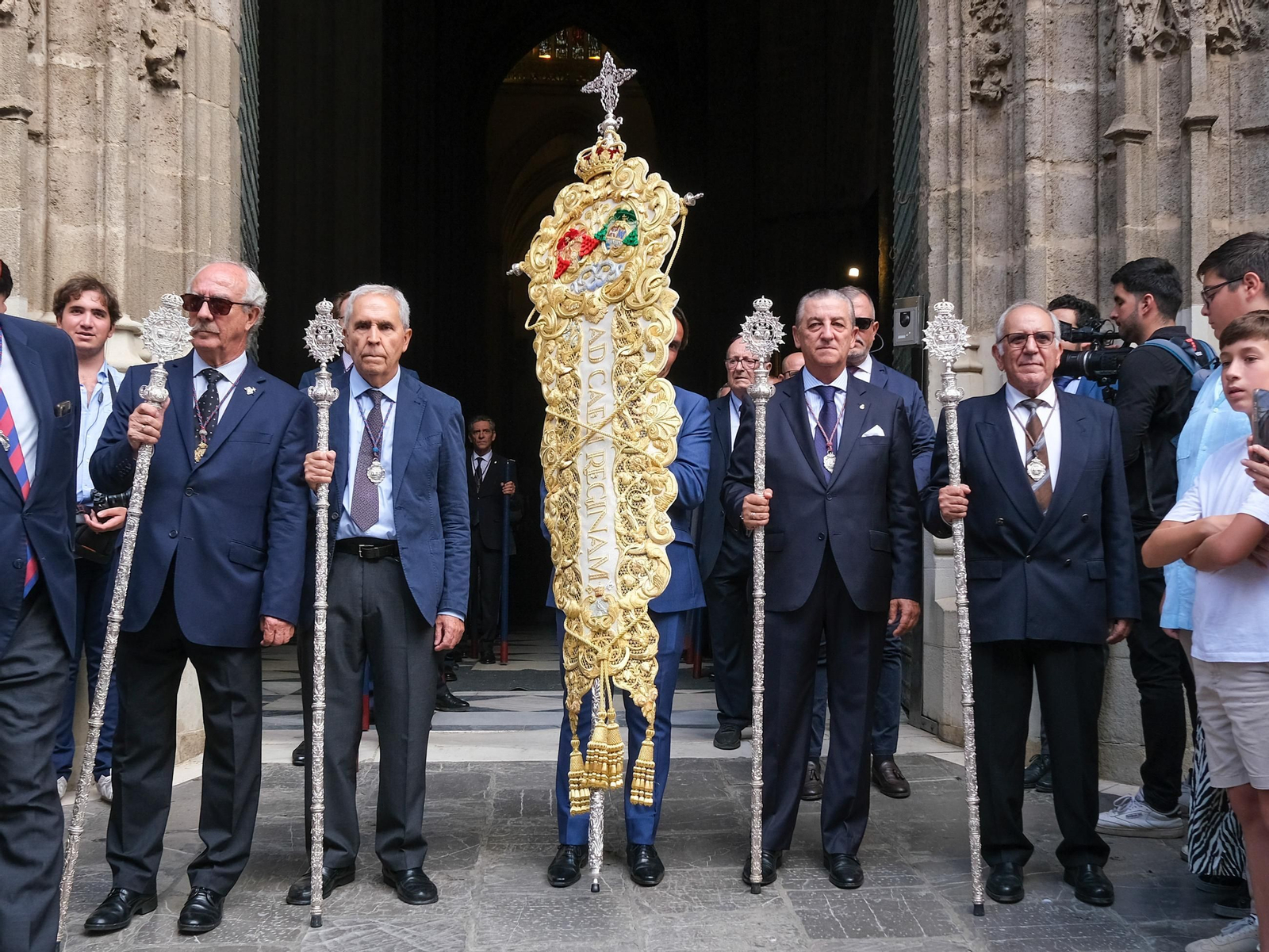 Procesión de regreso de la Piedad del Baratillo Coronada
