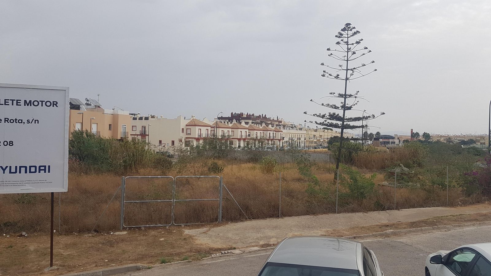 Parcela del Callejón del Pino donde se creará una pista deportiva y un parque.