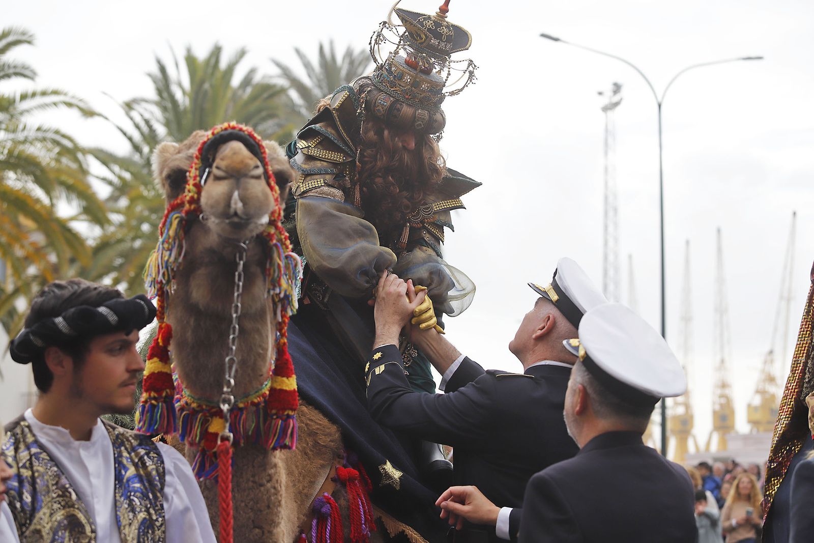 Imágenes de la mágica llegada de los Reyes Magos y la Estrella de la Ilusión a Huelva en barco