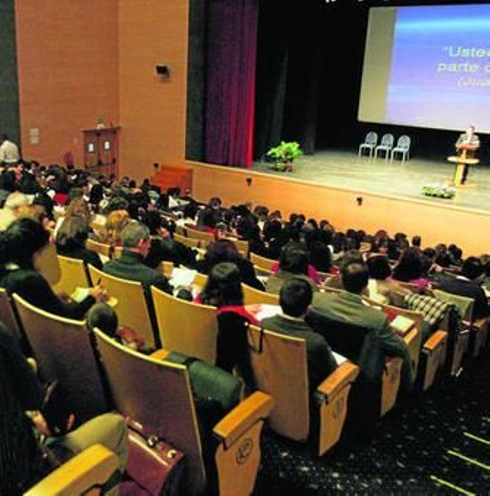Los testigos de Jehová, durante la celebración de la asamblea en el Palacio.