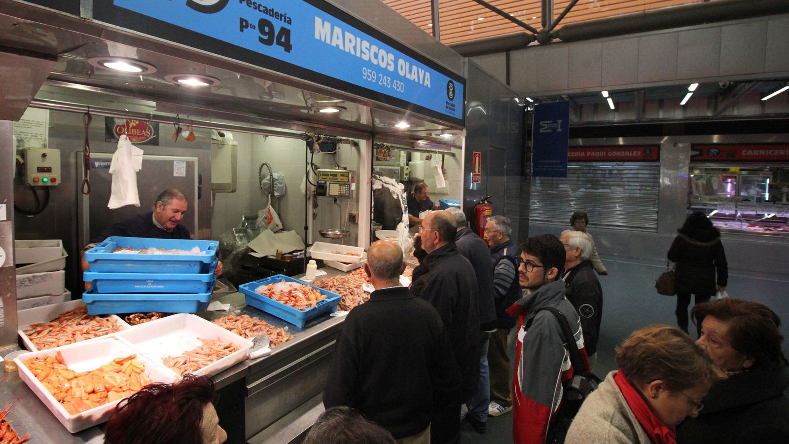 Compras de última hora en el Mercado del Carmen.