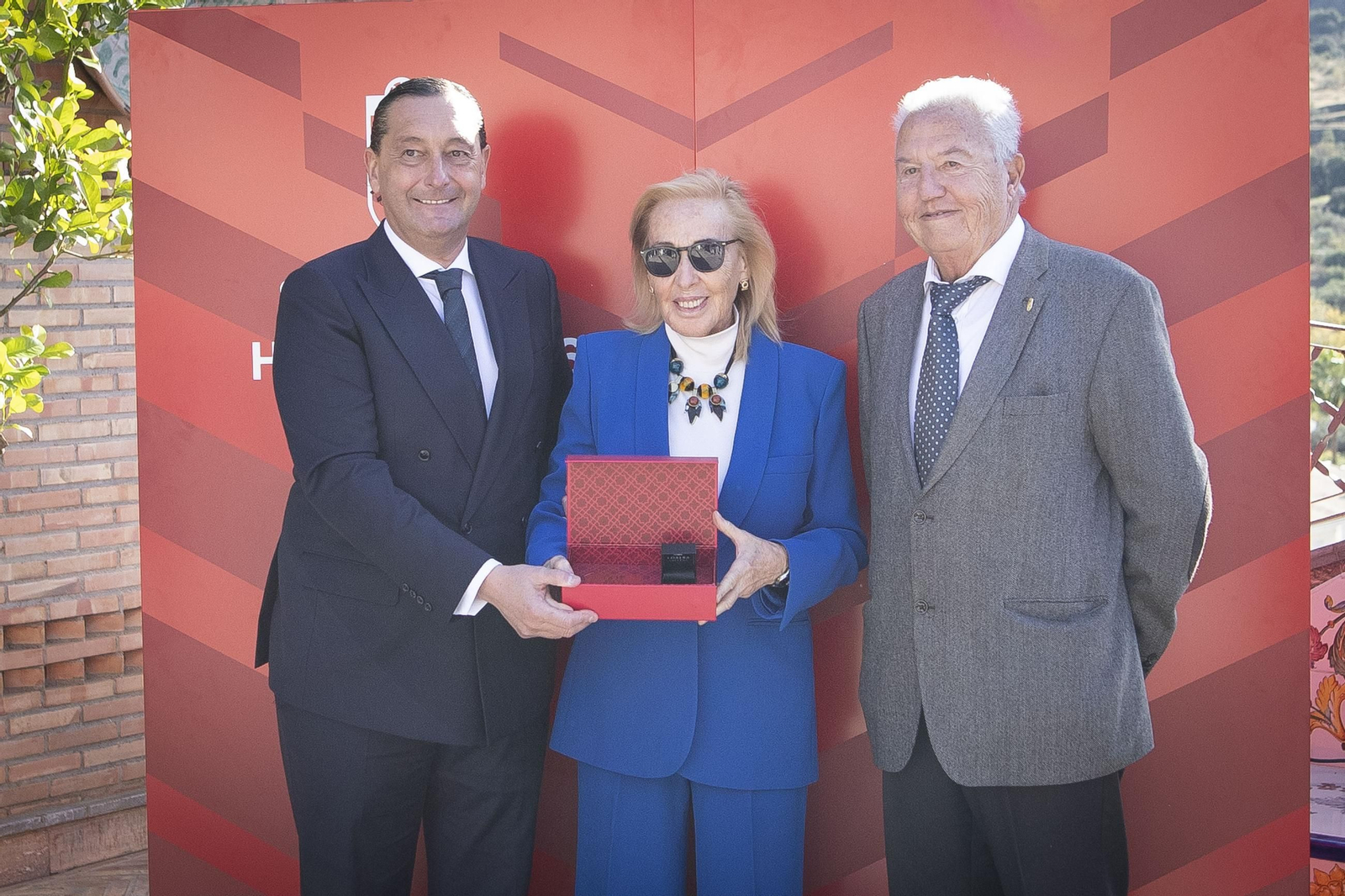 La entrega de insignias del Granada a sus abonados, en imágenes