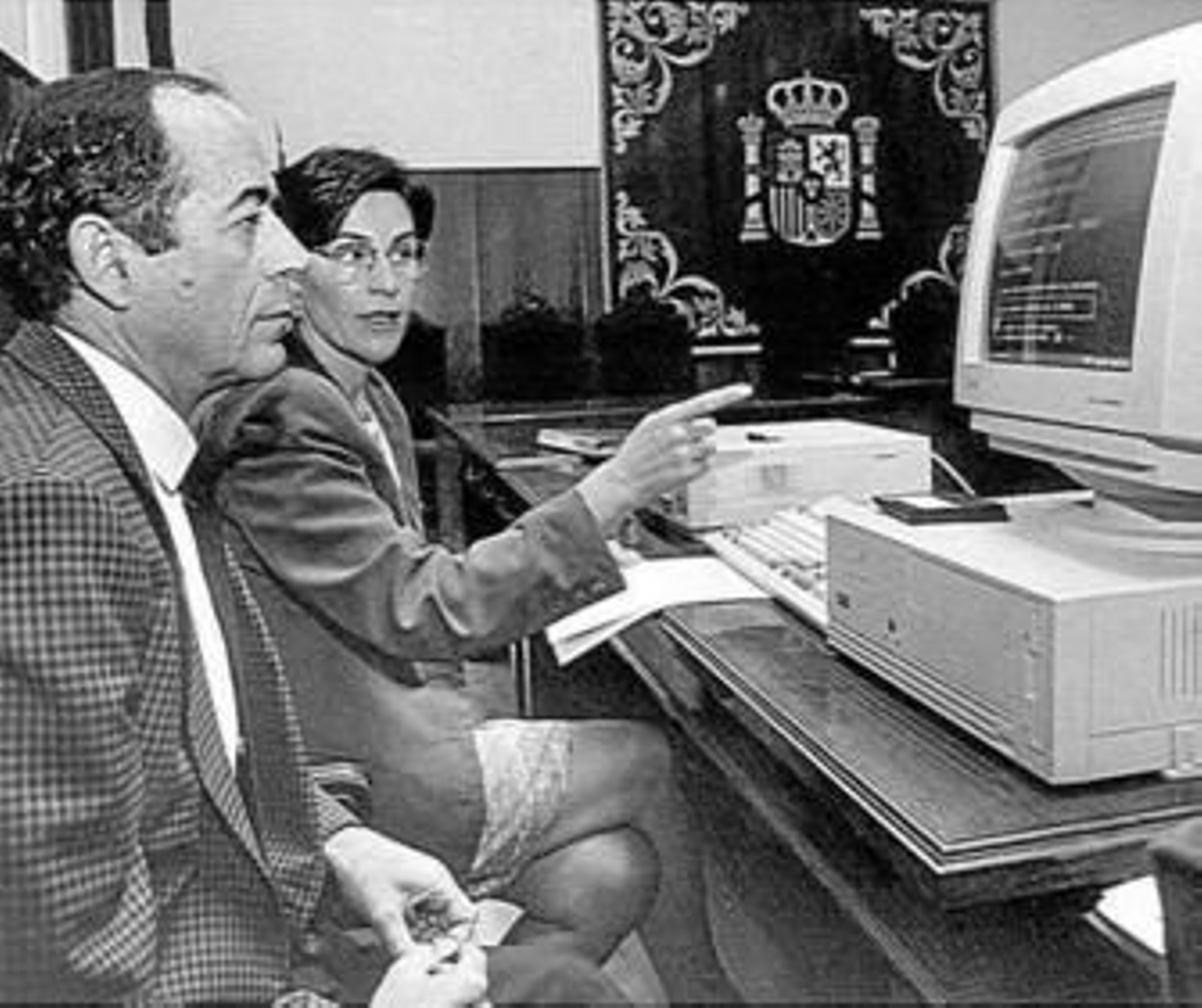 Una imagen histórica: uno de los primeros sorteos del tribunal del jurado, en 1996, hace ya 20 años.