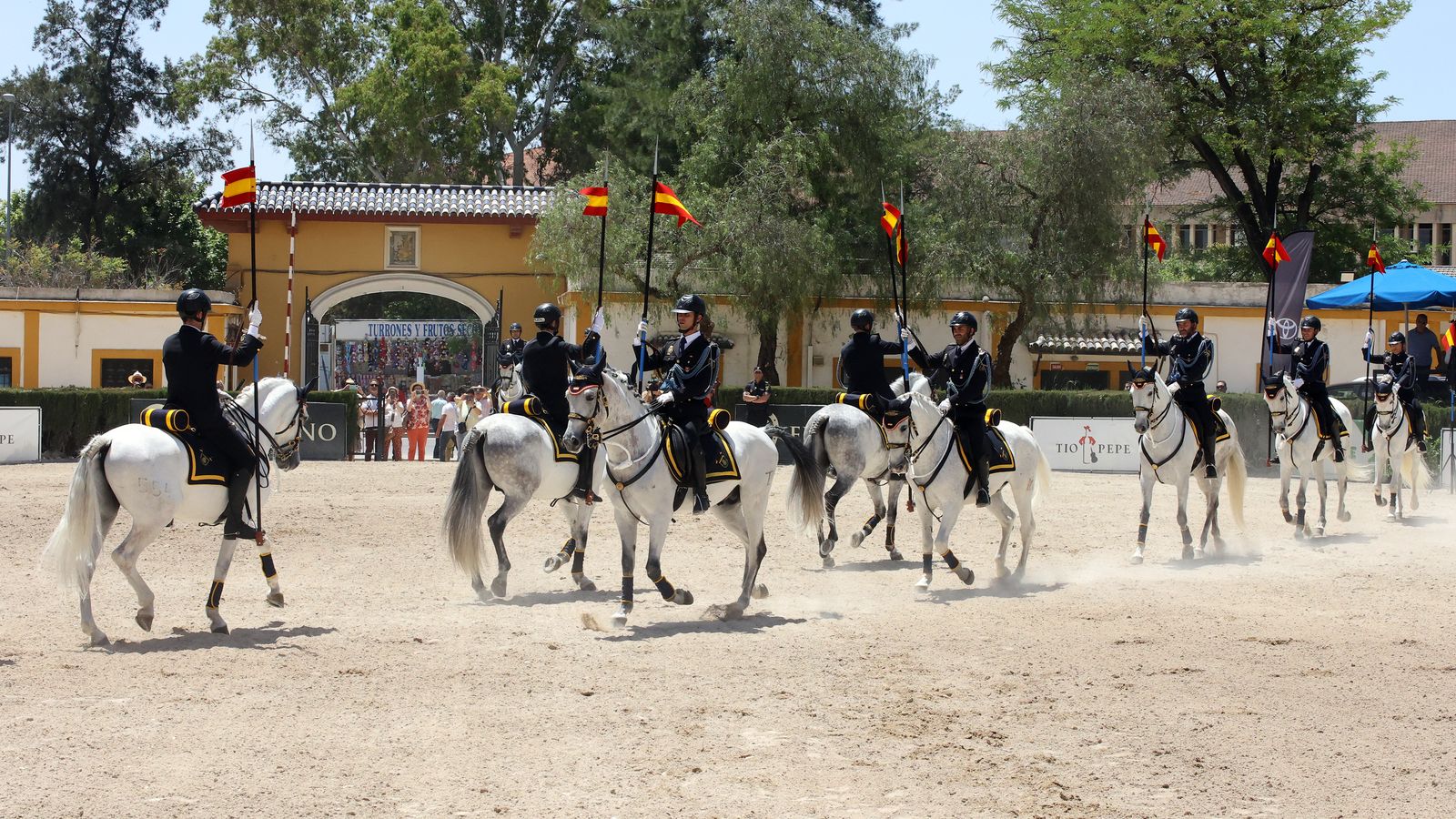 Entrega del Caballo de Oro en Jerez a la Unidad Especial de Caballería de la Policía Nacional.