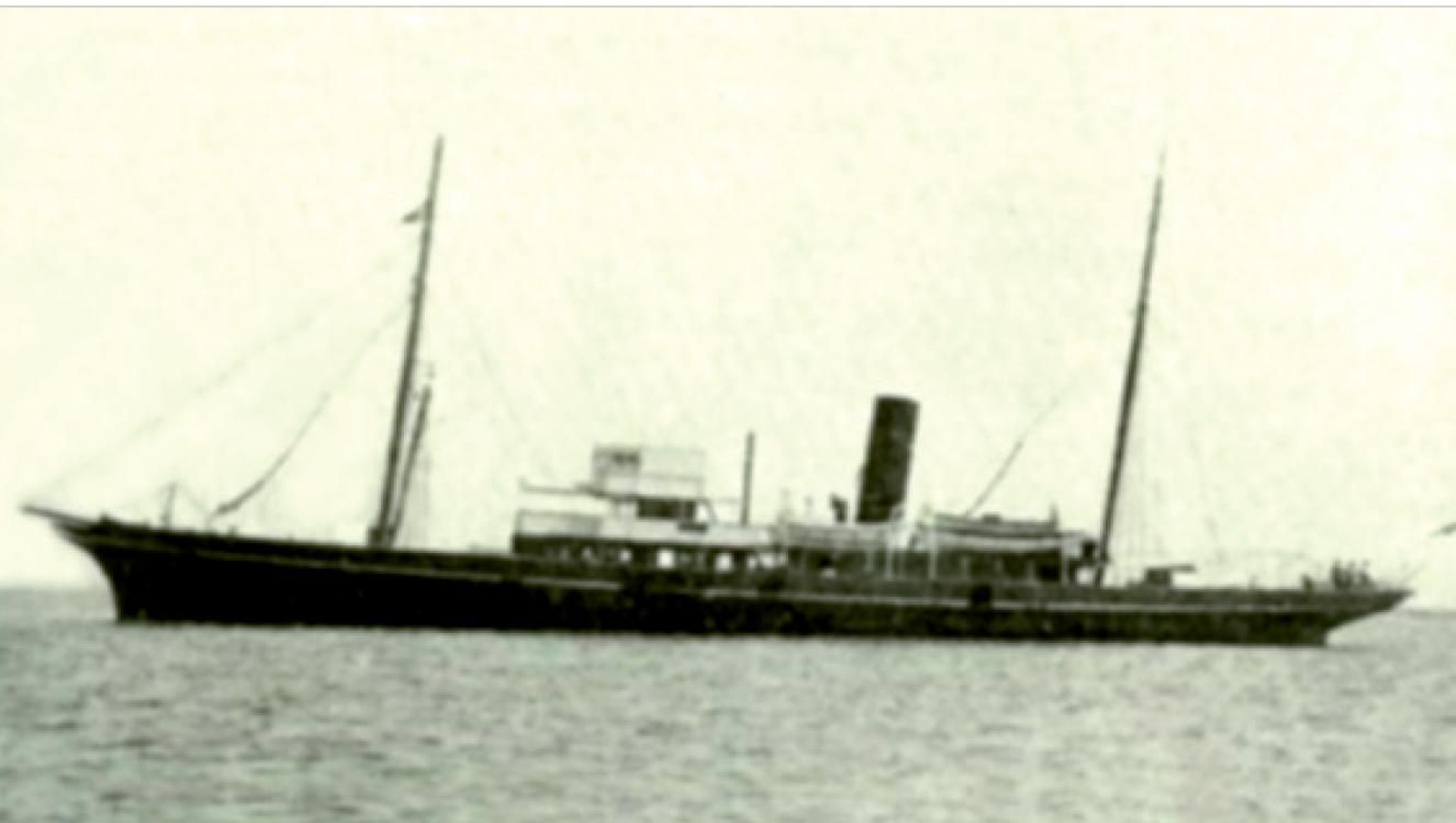 El buque de la Compañía Valenciana de Vapores de África 'J. B. Llovera' (adquirido por Trasmediterránea en 1917), que realizaba la travesía entre los puertos de las dos orillas, hundido cuando colisionó con el vapor 'A. Cola' en aguas del Estrecho en 1926.